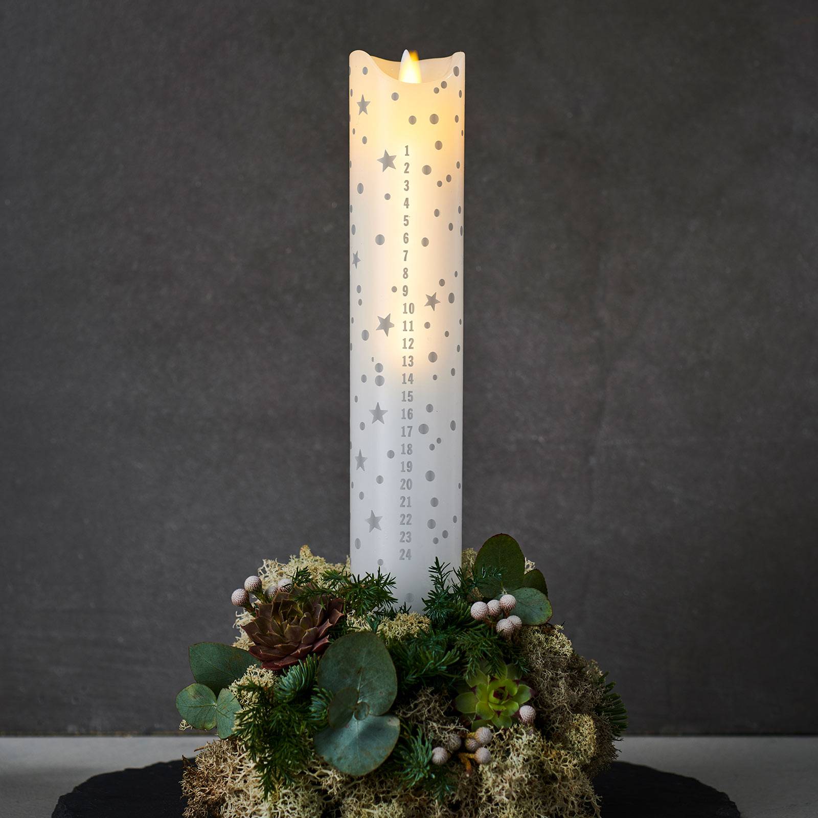 Sirius LED svíčka Sára Kalendář, bílá/romantická, výška 29 cm