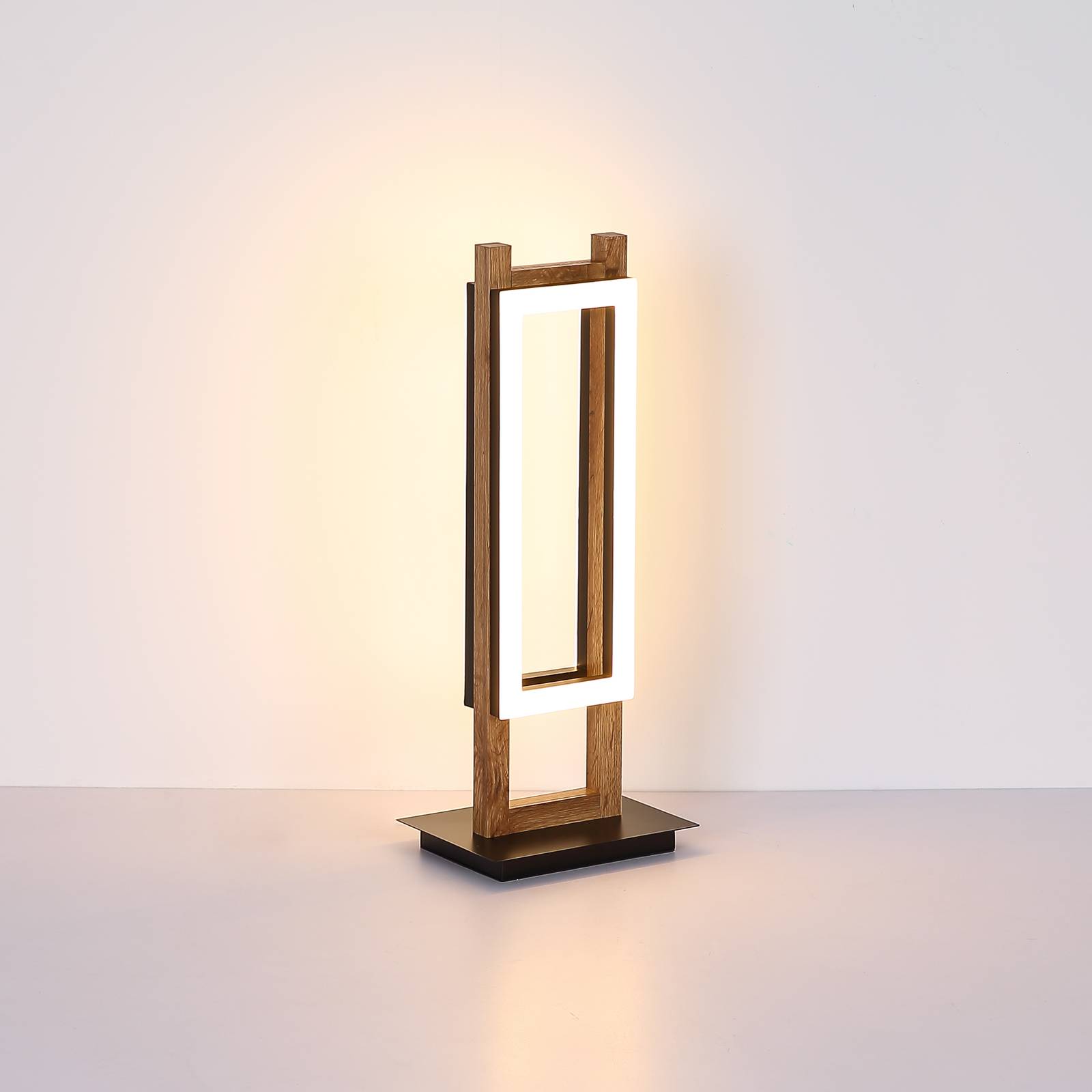 Stolová LED lampa Illa v drevenom dizajne