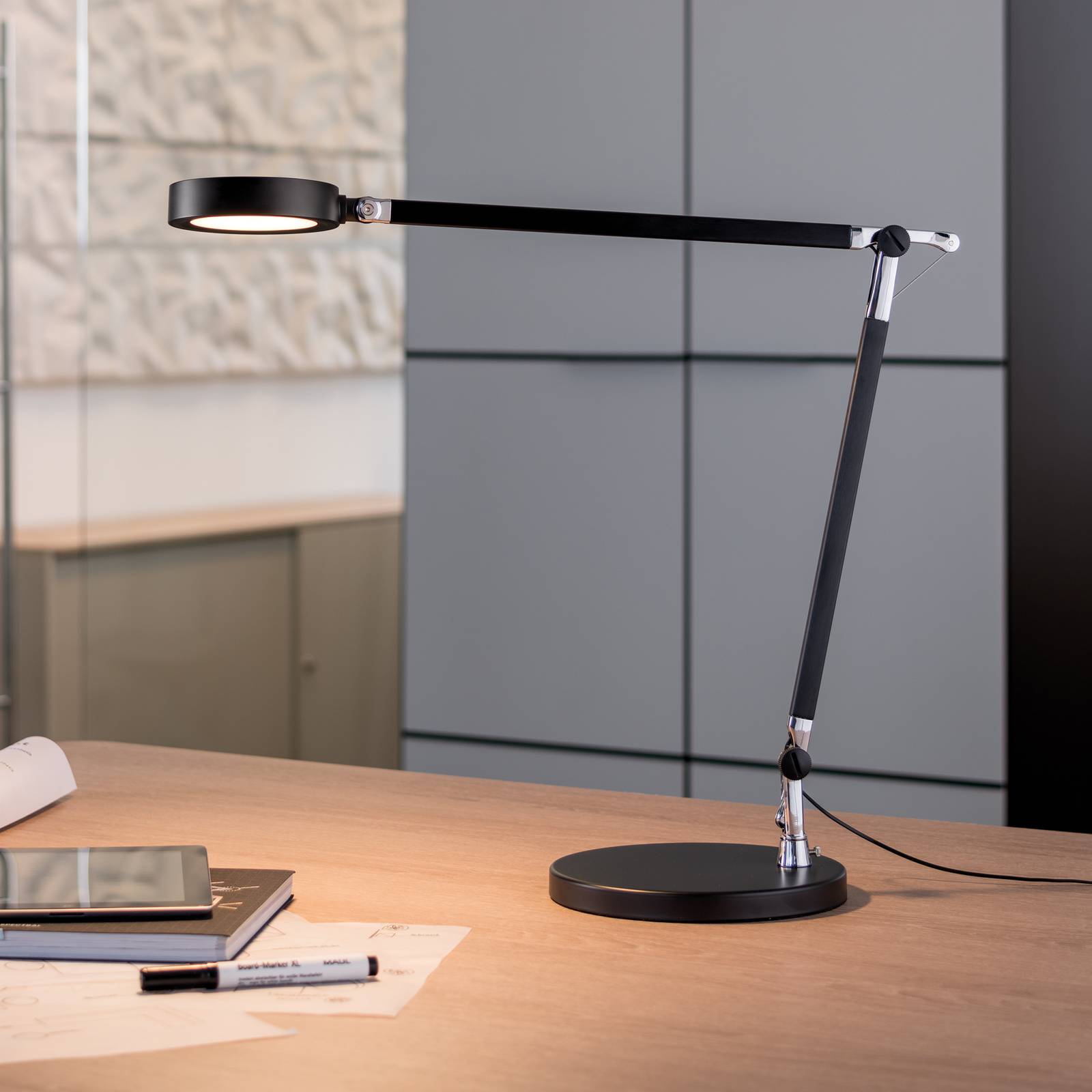 Maul LED stolní lampa MAULgrace, vario barva, stmívatelná, černá