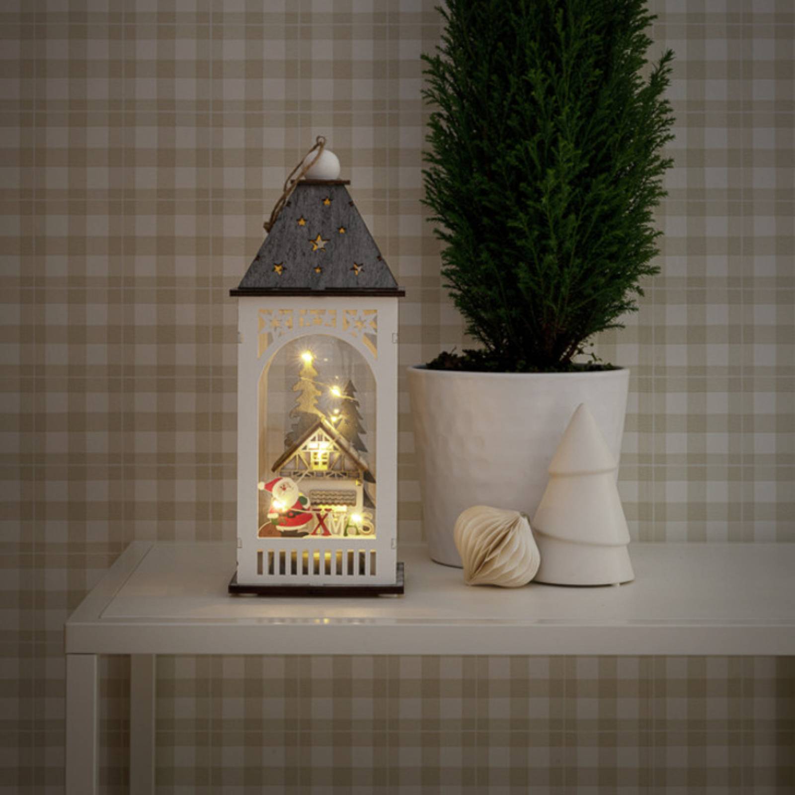 Konstsmide Christmas LED dekorační lucerna s domem a Santa Clausem