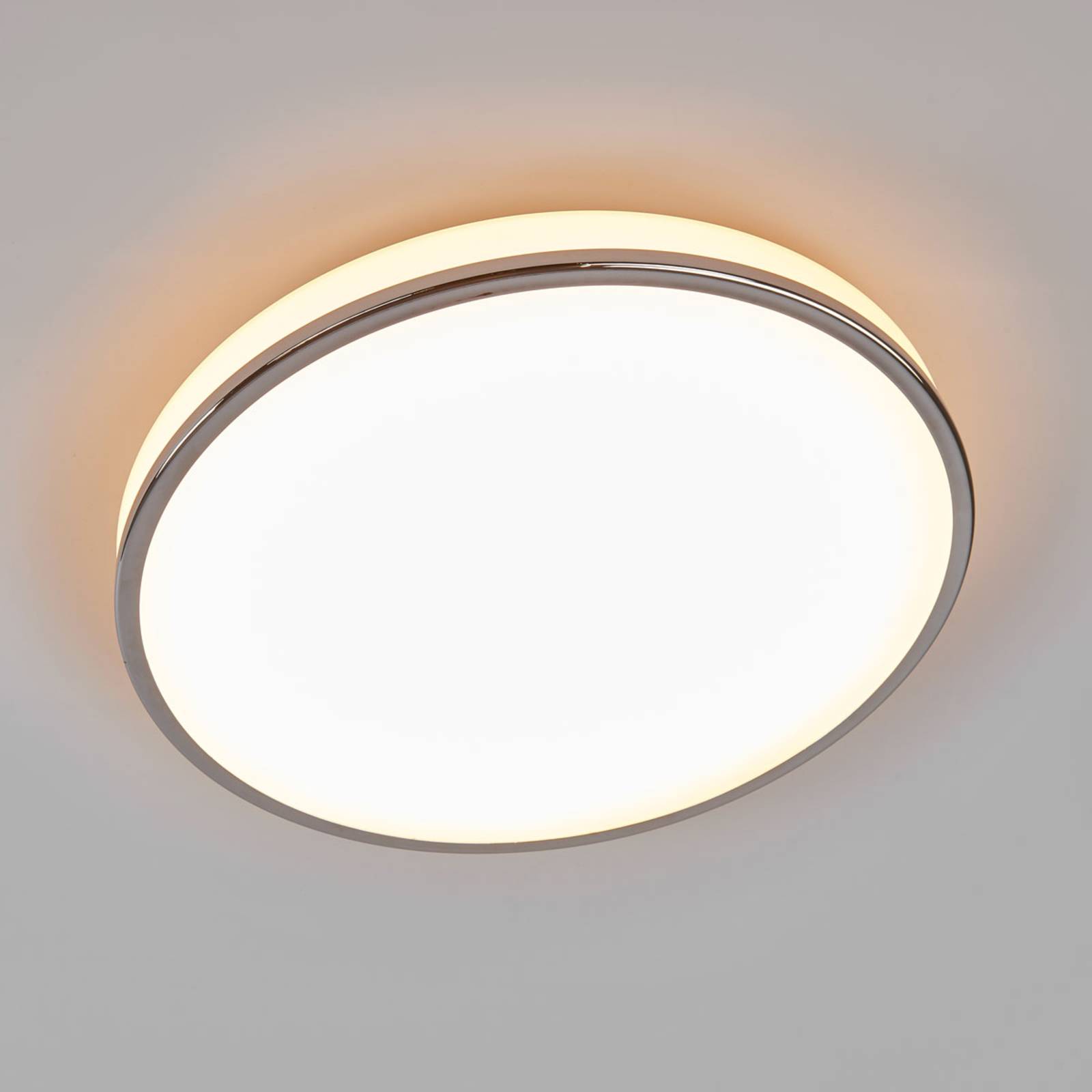 Lindby Koupelnové svítidlo Lyss, LED a dobrá svítivost
