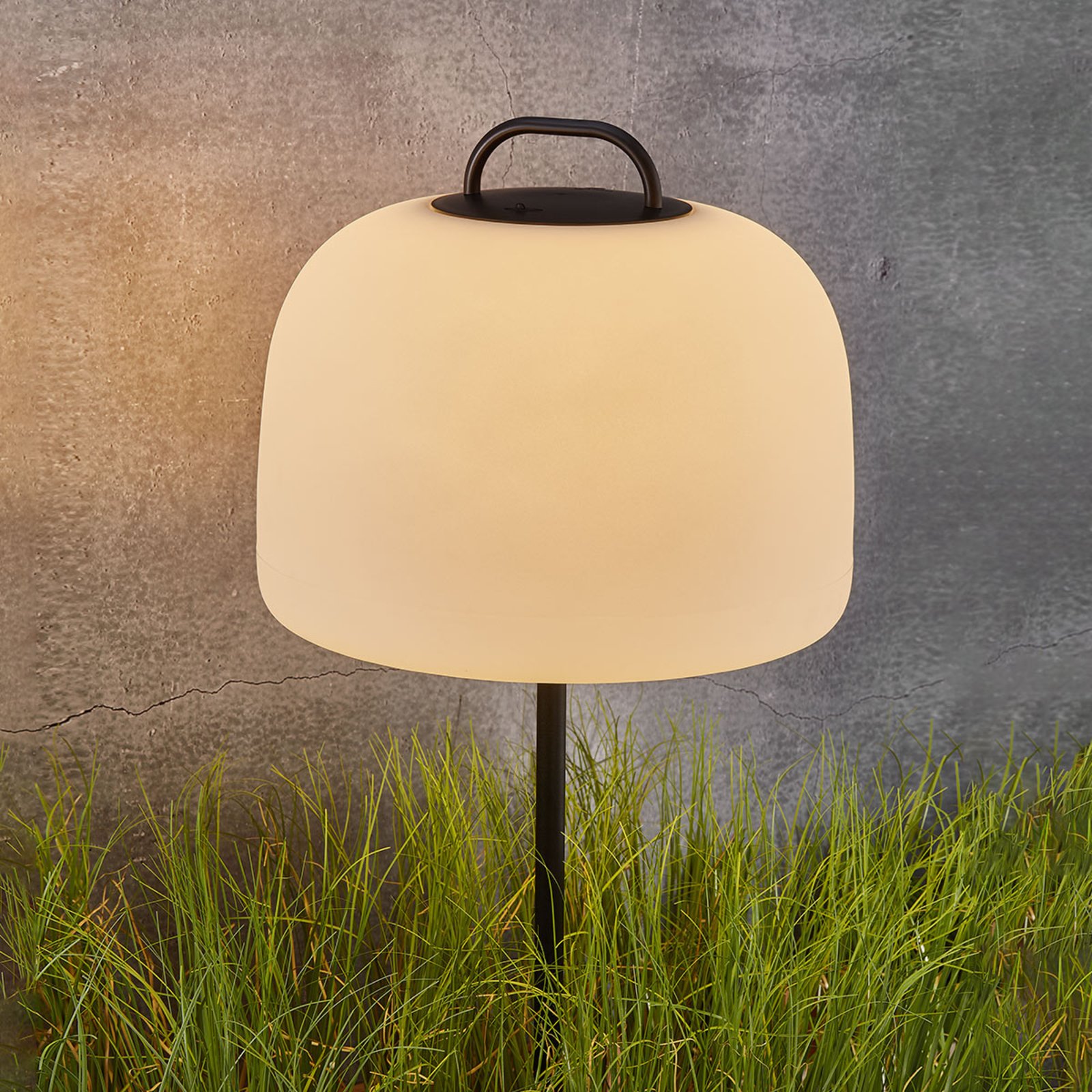 Lámpara con pica LED Kettle con pantalla Ø 36 cm