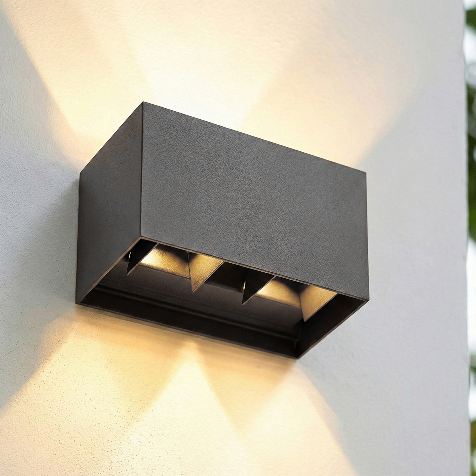 Lindby LED-ulkoseinälamppu Nivar, musta, 4-lamppuinen, 20 cm, IP54