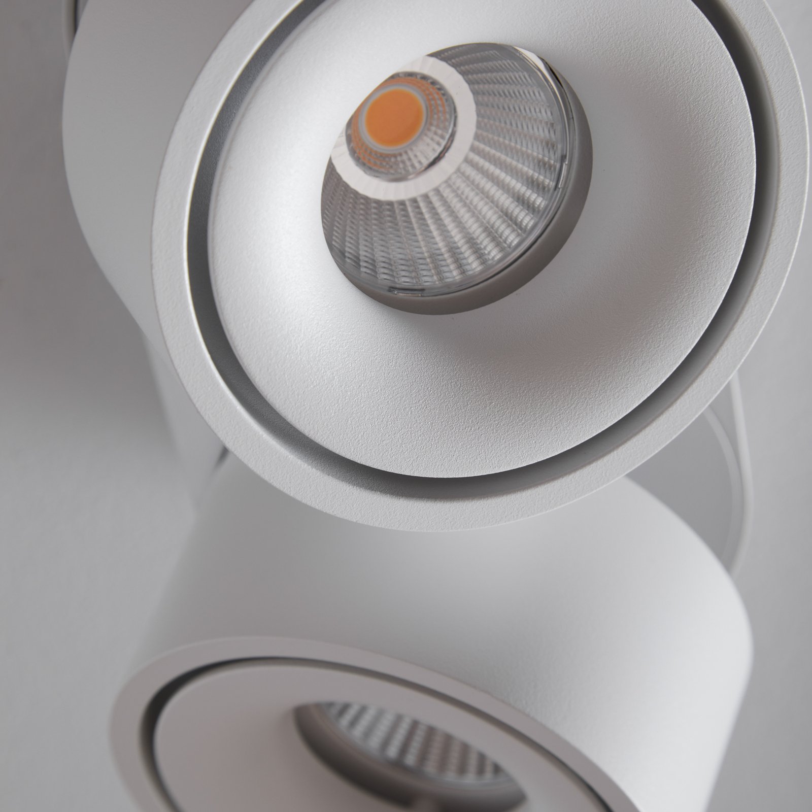 Aim Double Spot White - Loom Design