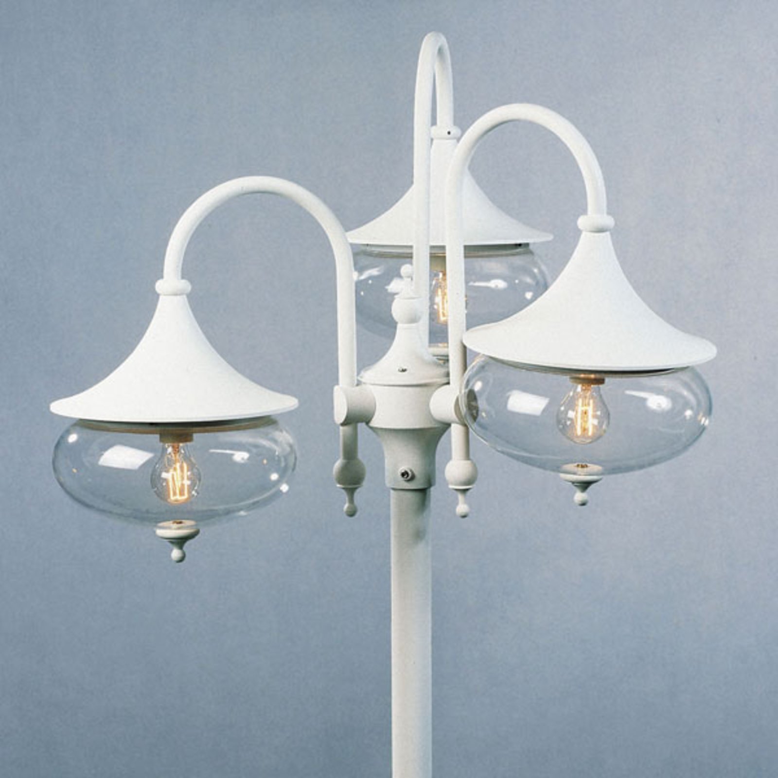 3-bulb Libra lamp post