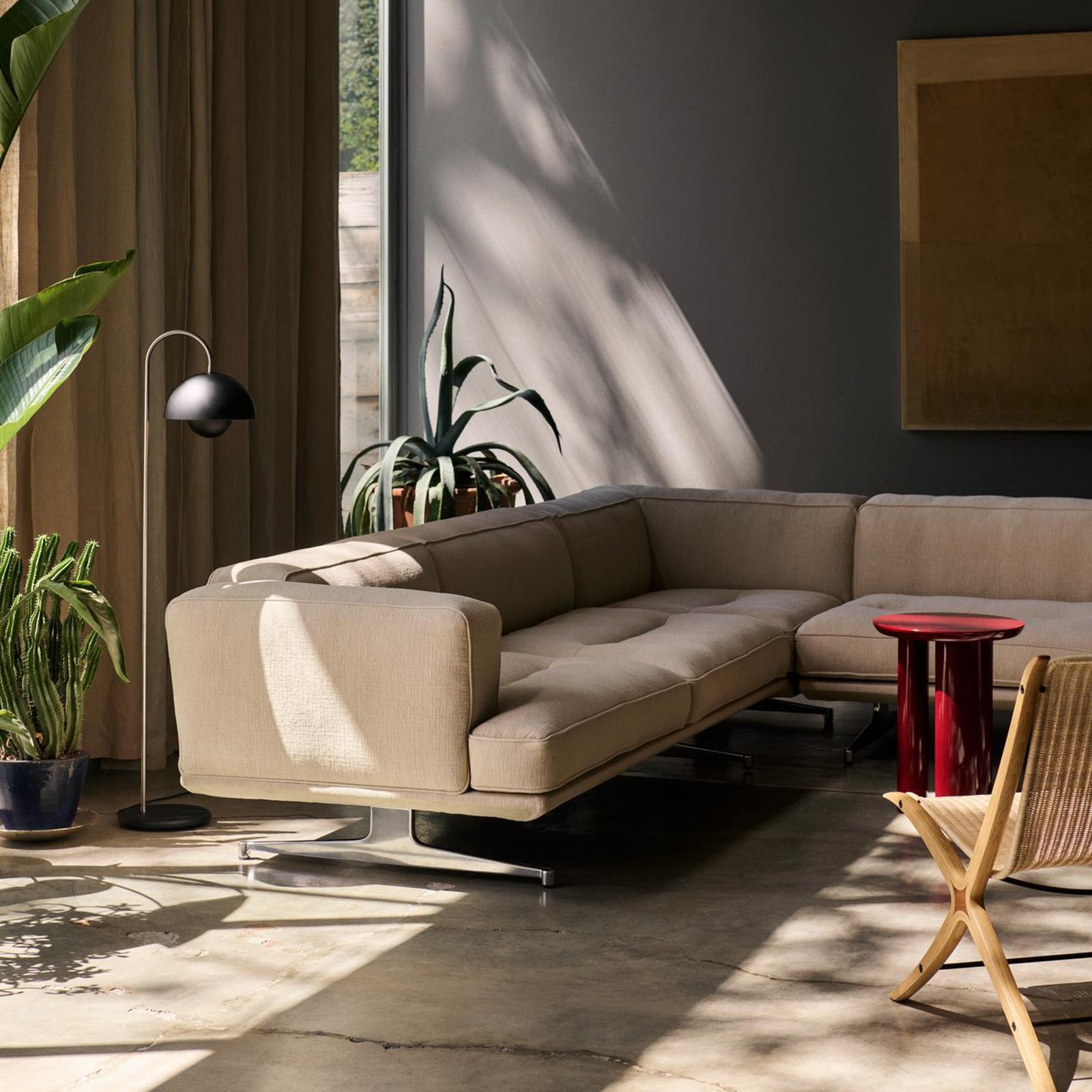 Flowerpot VP12 Stehleuchte Matt Black - &Tradition