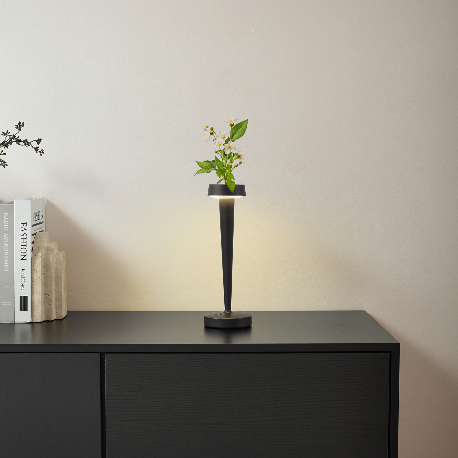 Lucande LED-Akku-Kerzenständer Lea, Vase, dunkelbraun, 28 cm