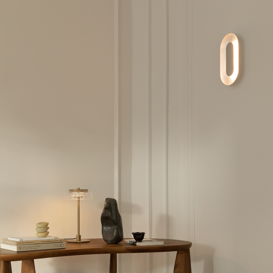 Nuura Sasi Small vägg-/taklampa, metallisk från Nuura
