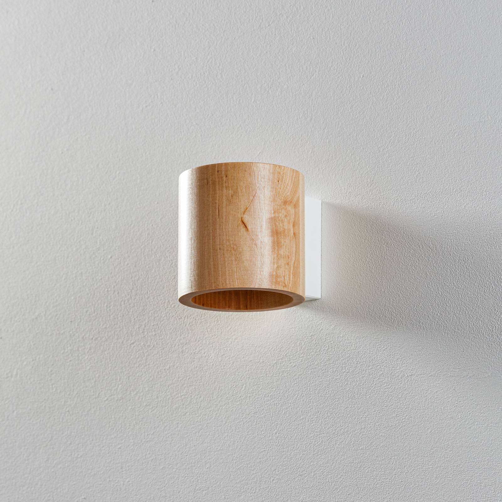 SOLLUX LIGHTING Ara væglampe som cylinder af træ
