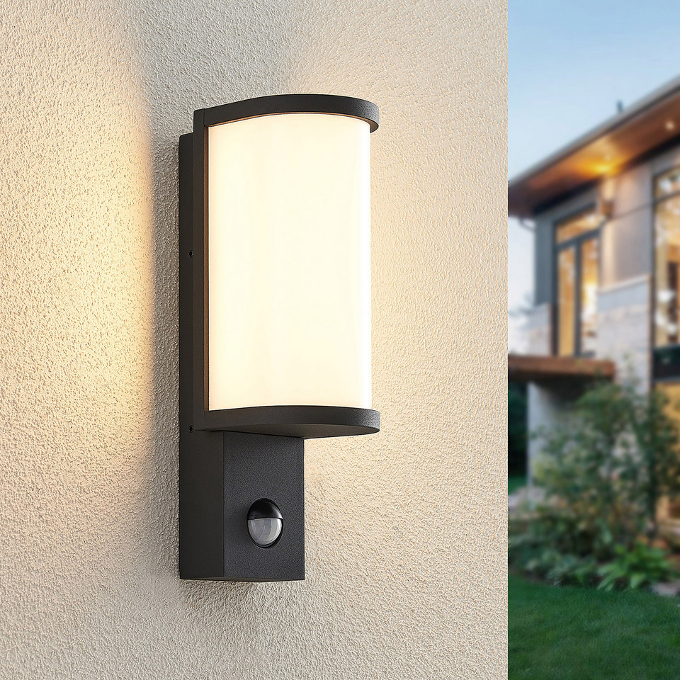 Lucande Jokum LED Utomhus Vägglampa w/Sensor, grå från Lucande