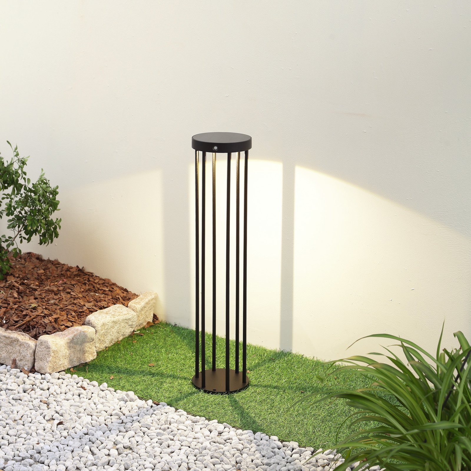Słupek ogrodowy LED Lucande Evelis, czarny, aluminium, czujnik