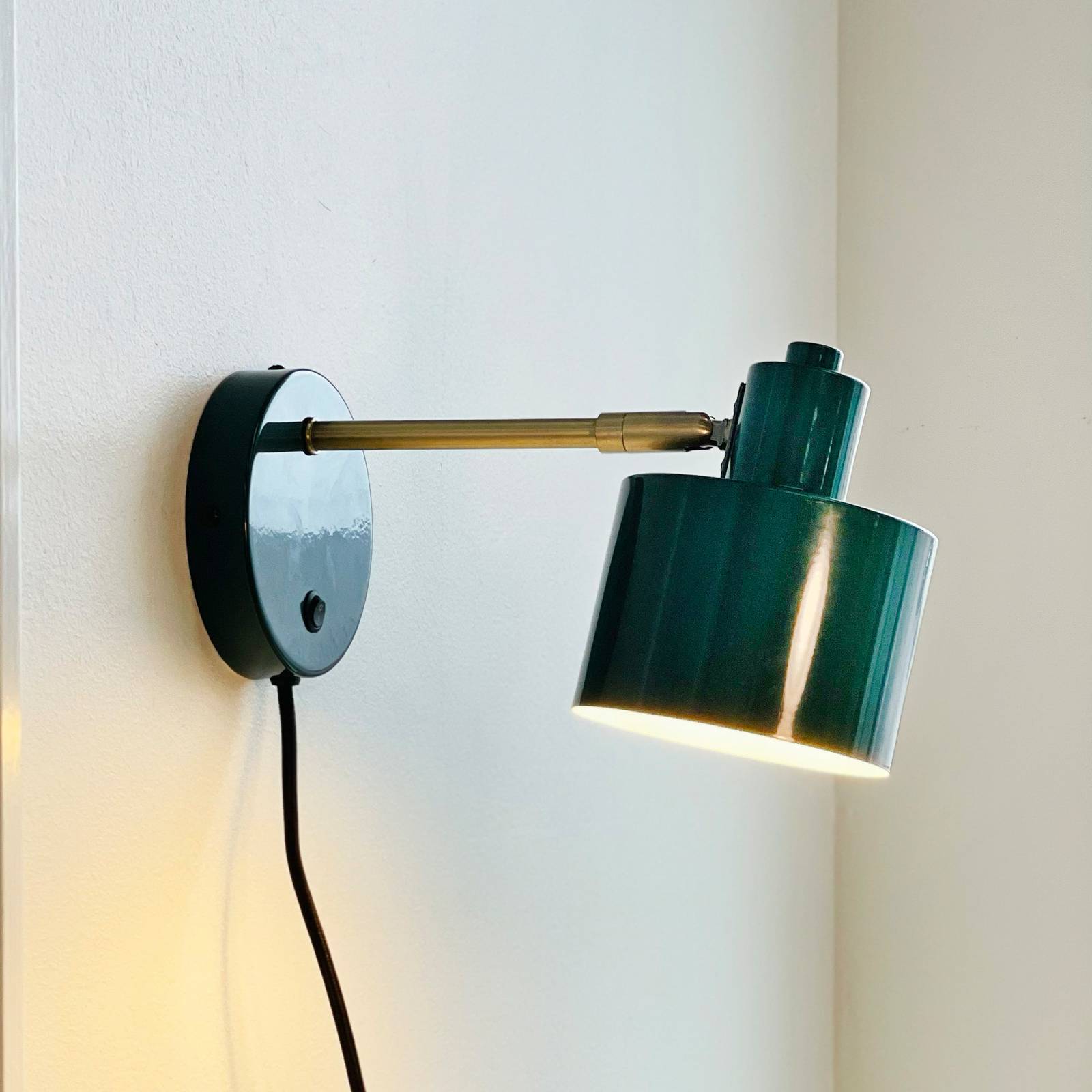 Dyberg Larsen Lampa ścienna Ocean, ciemnozielona, wysięg 30 cm