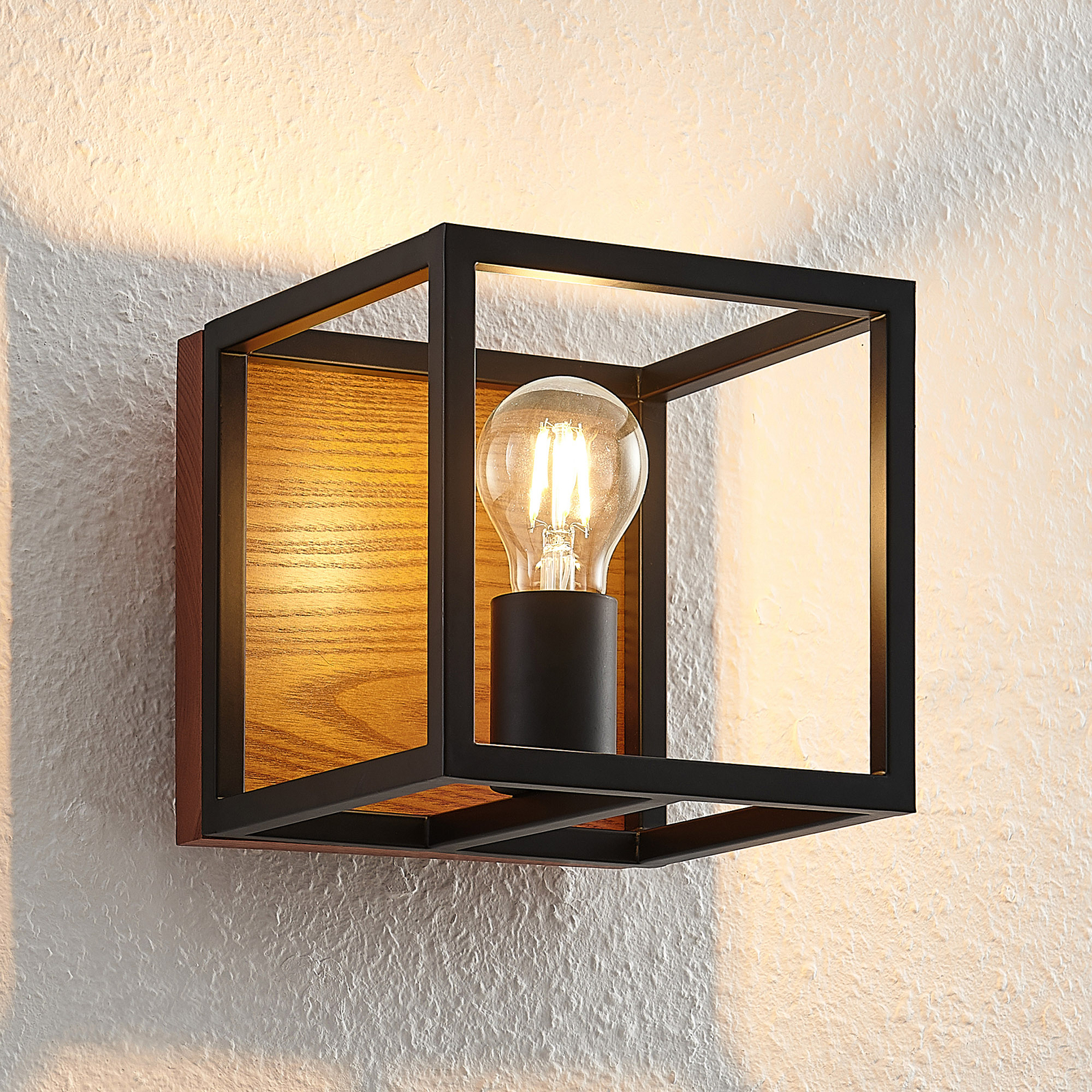 Lindby Miravi wall light with a wooden element