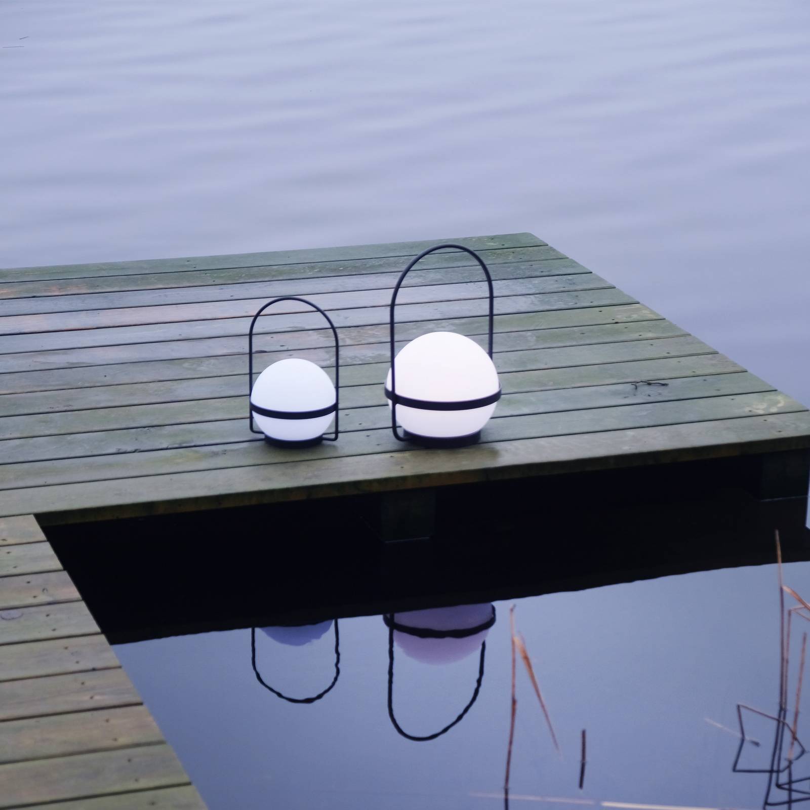 Dyberg Larsen Lampa solarna LED Summer, biała/czarna wysokość 26 cm