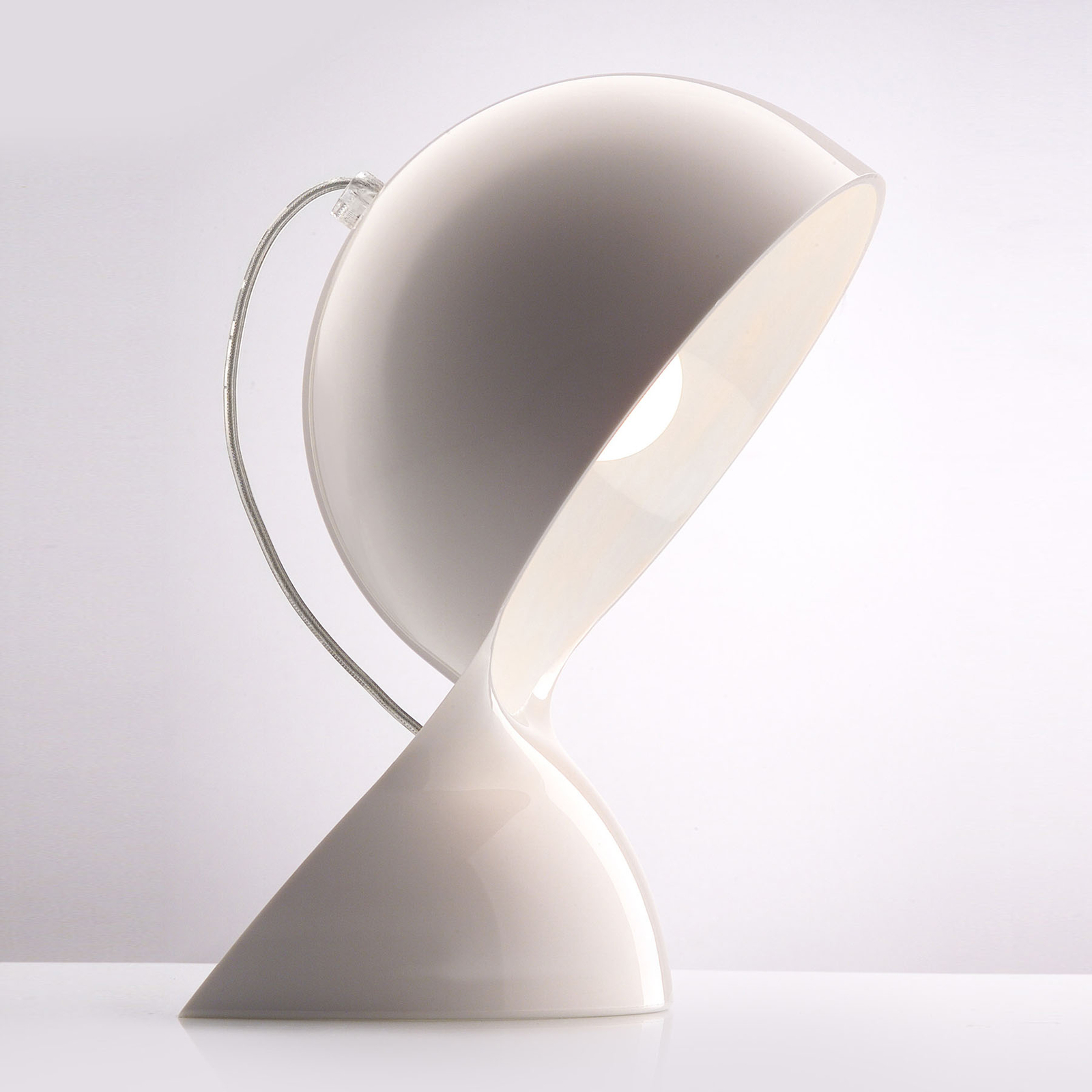 Artemide Dalù -design-pöytävalaisin, valkoinen