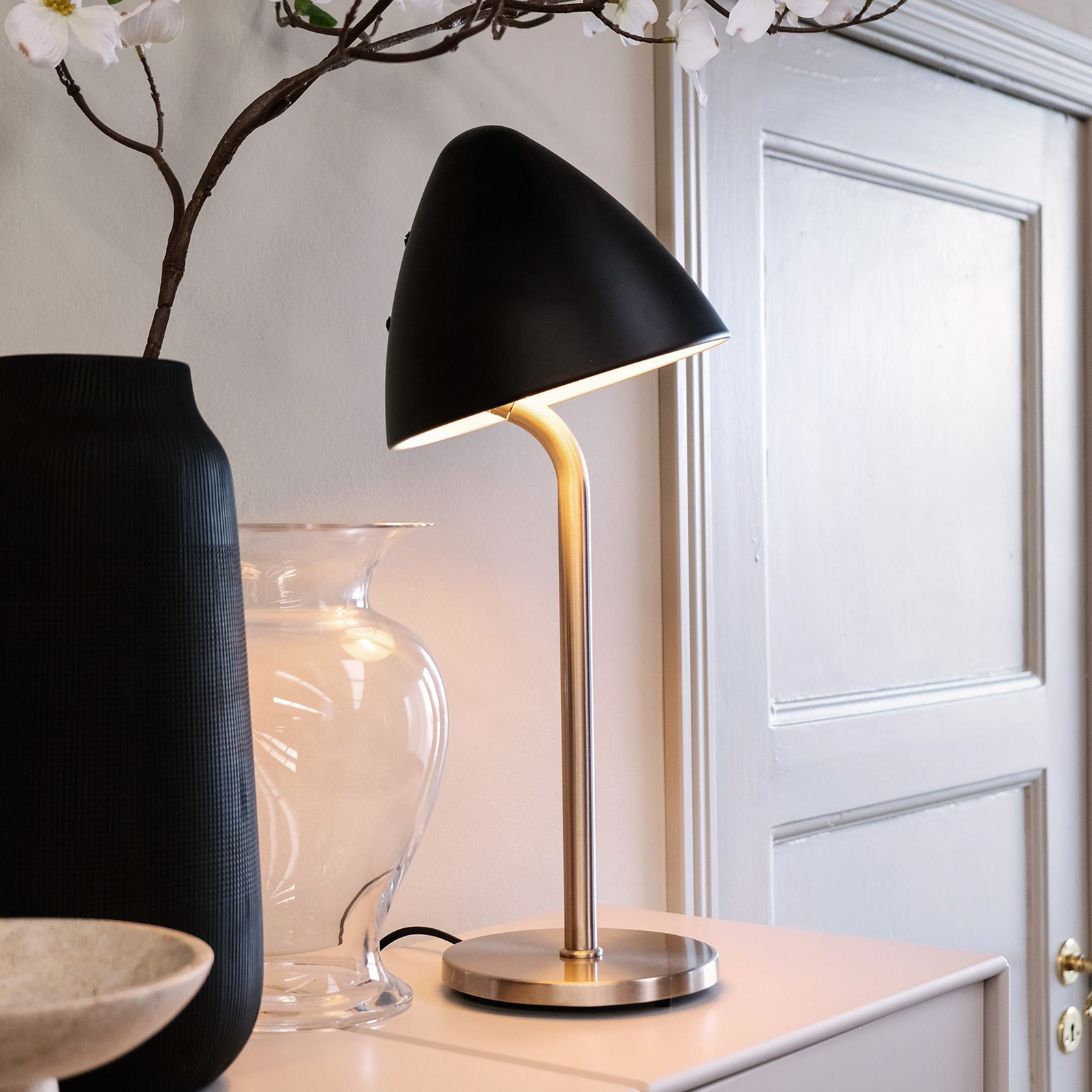 Oulu Candeeiro de Mesa Black/Brushed Steel - DybergLarsen
