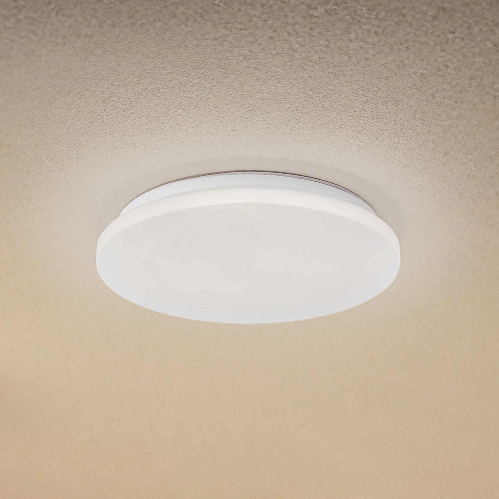 Kirkola LED utomhus taklampa &Oslash;34 4000K vit Lindby - K&auml;llare - Plast - Rund