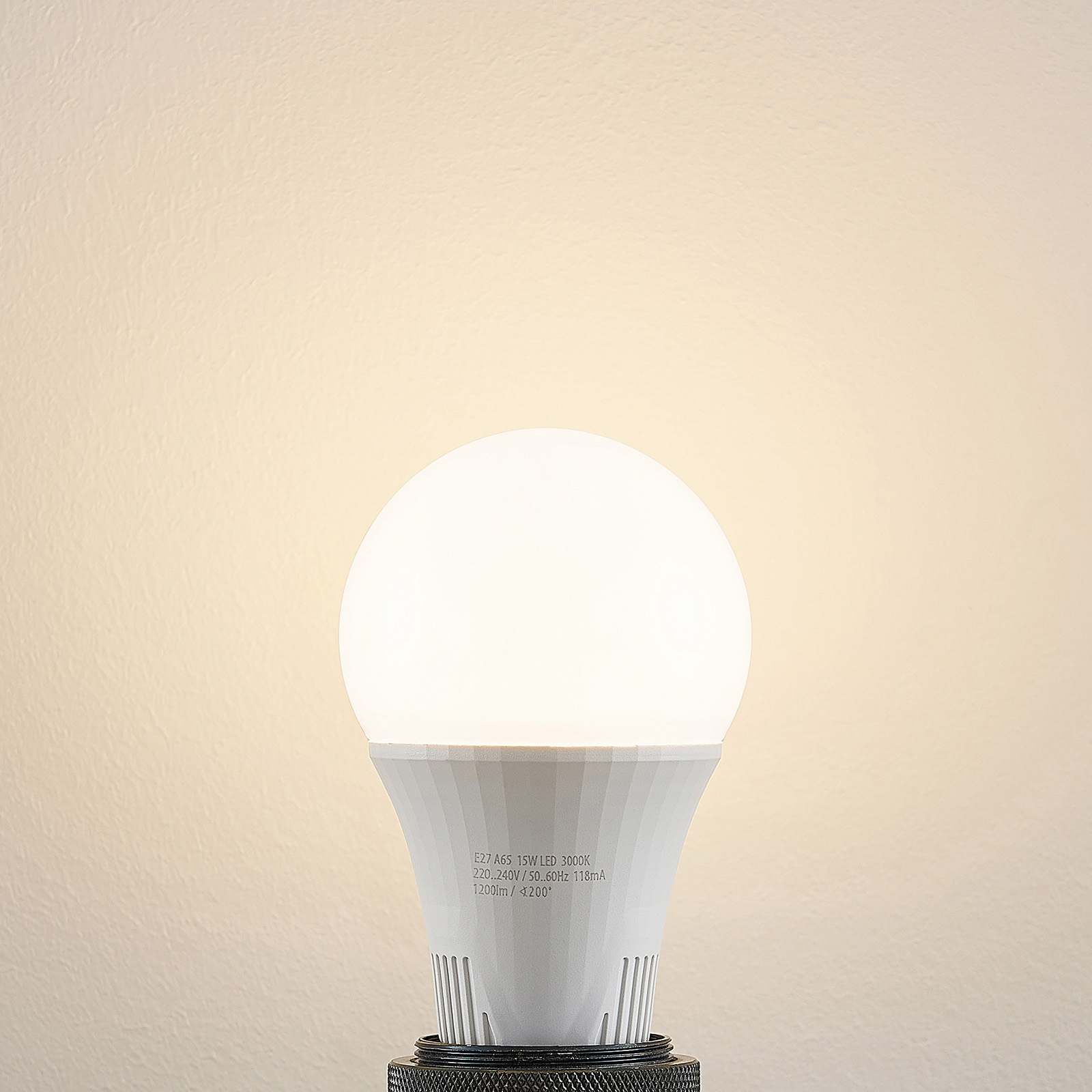 LED lamp E27 A65 15W 3.000K 3-step-dimbaar