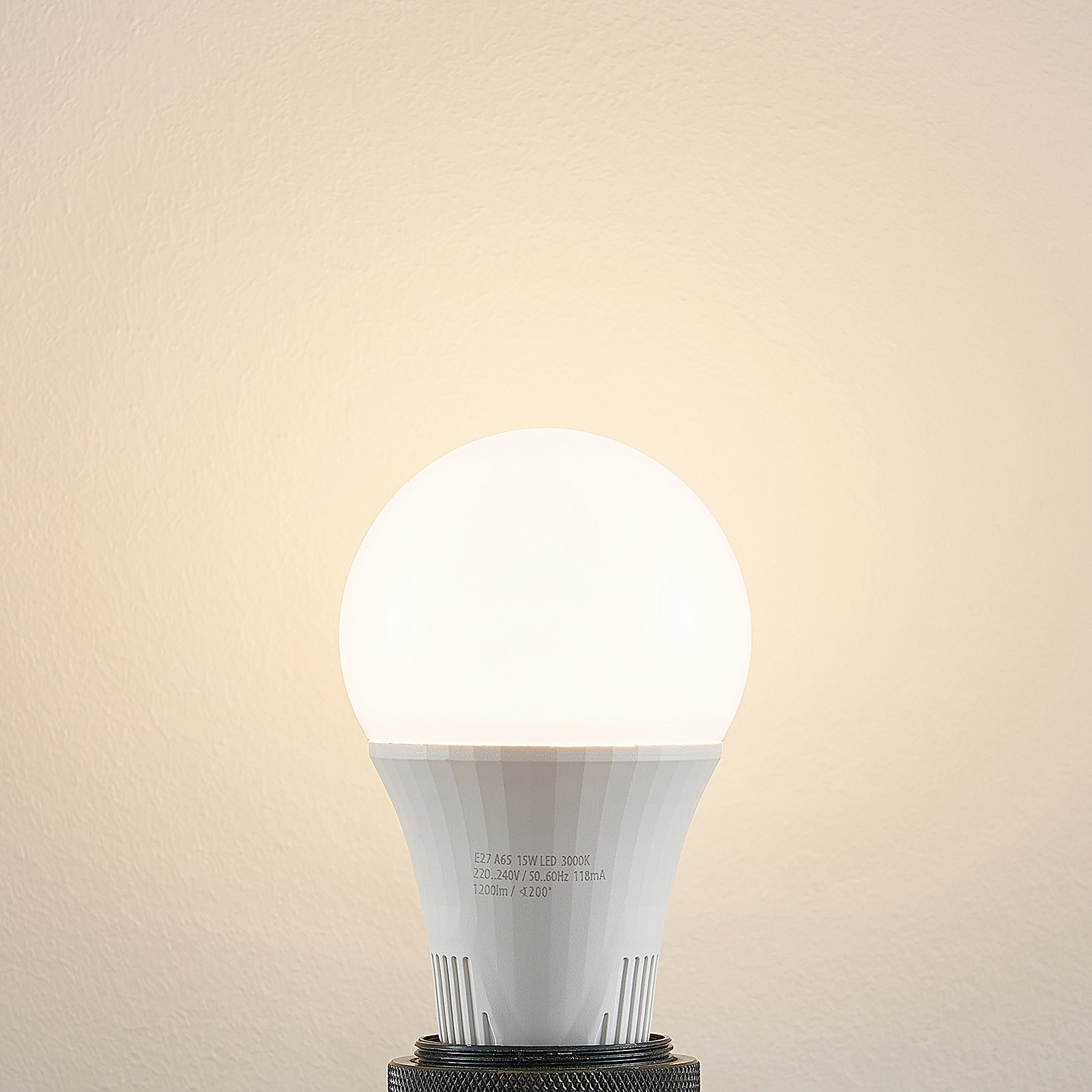 LED bulb E27 A65 15 W 3,000 K 3 step dimmable