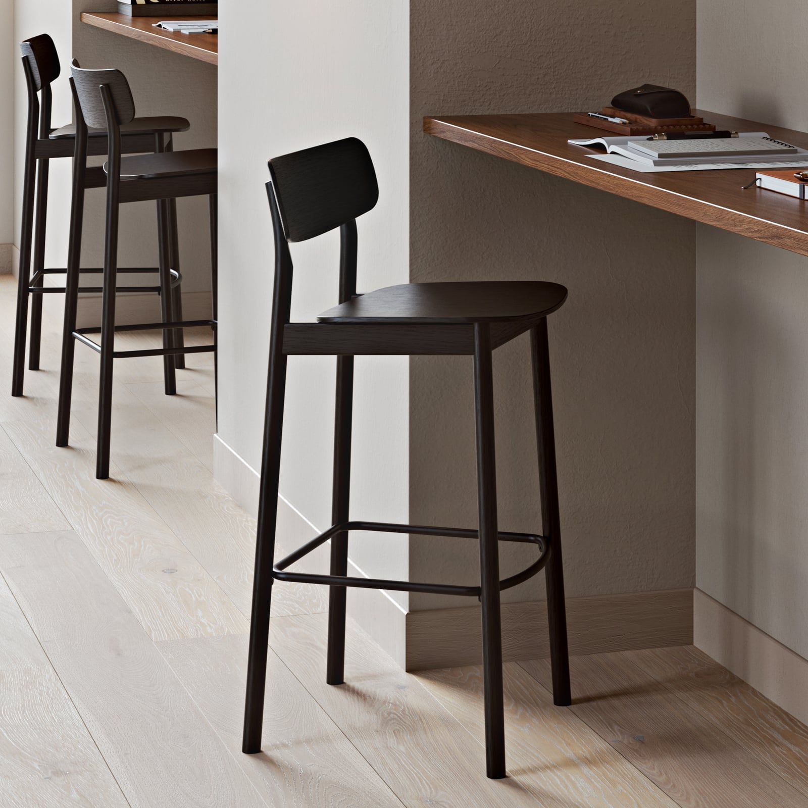 Tabouret de bar Soma, noir, hauteur 101 cm, frêne - Woud Tabouret de bar Soma, noir, hauteur 101 cm, frêne - Woud
