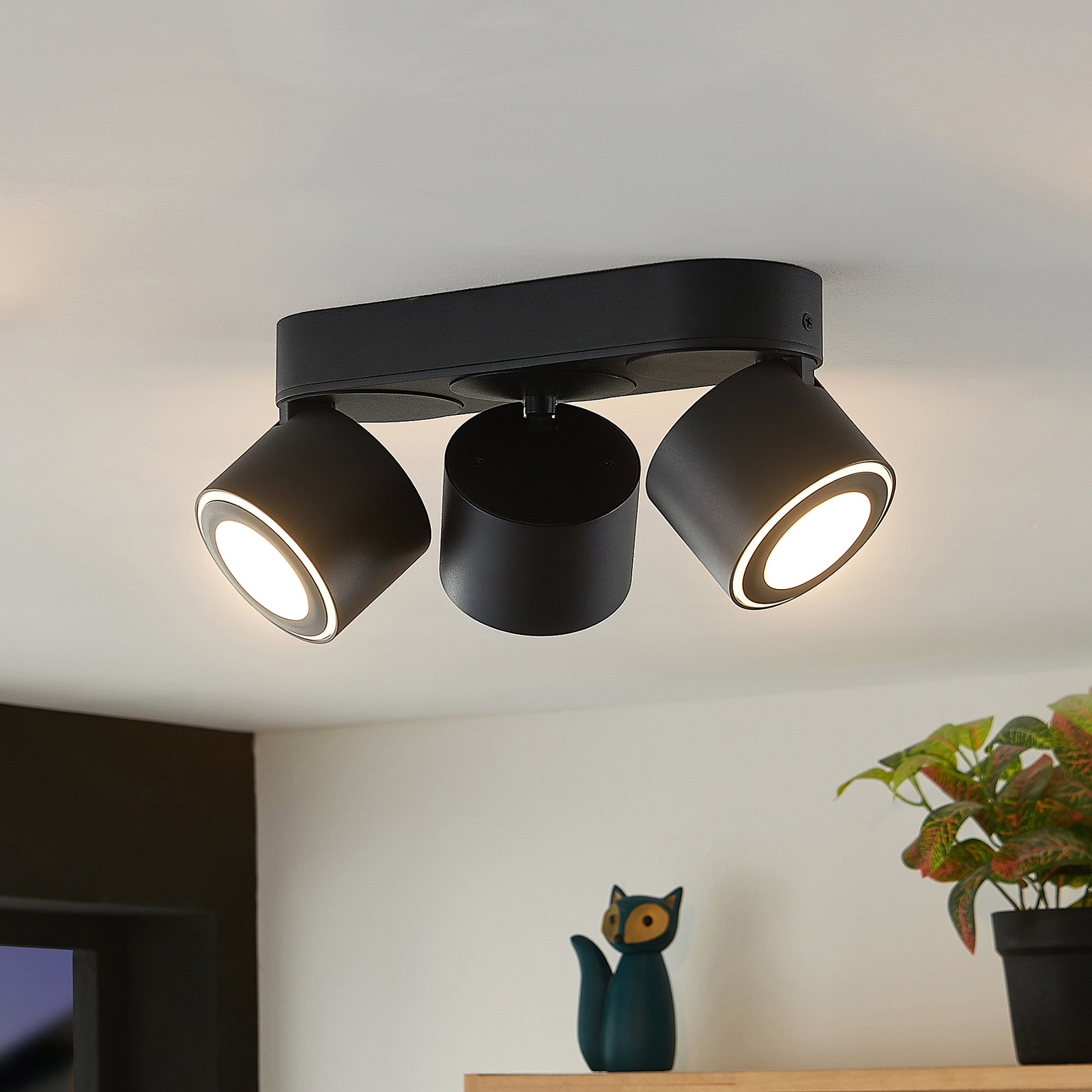 Lindby Lowie foco LED, 3 luces, negro