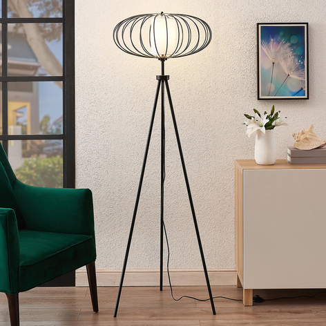 Lindby Korbinian gulvlampe med tre bein