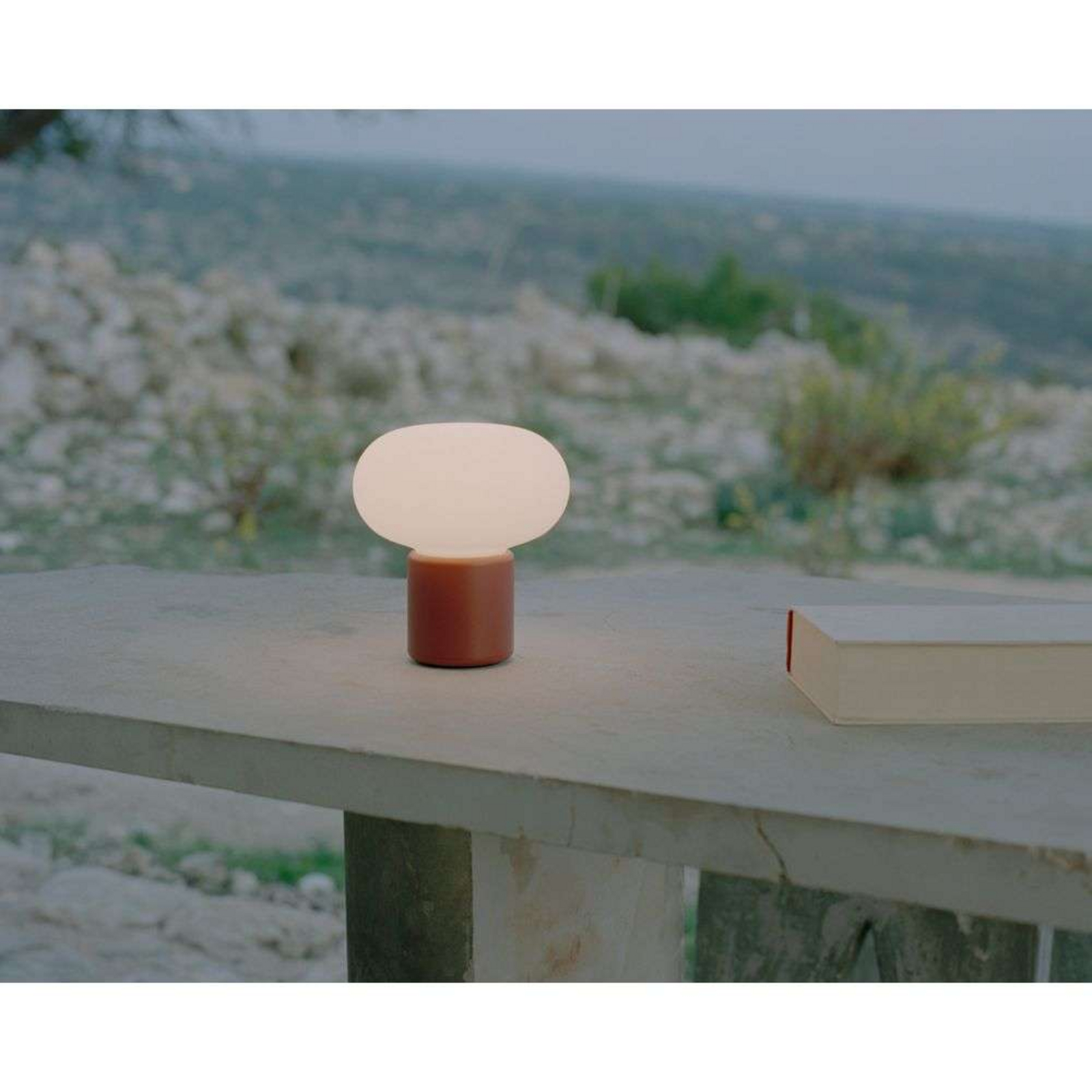 Karl-Johan Portable Lampă de Masă IP65 Earth Red - New Works