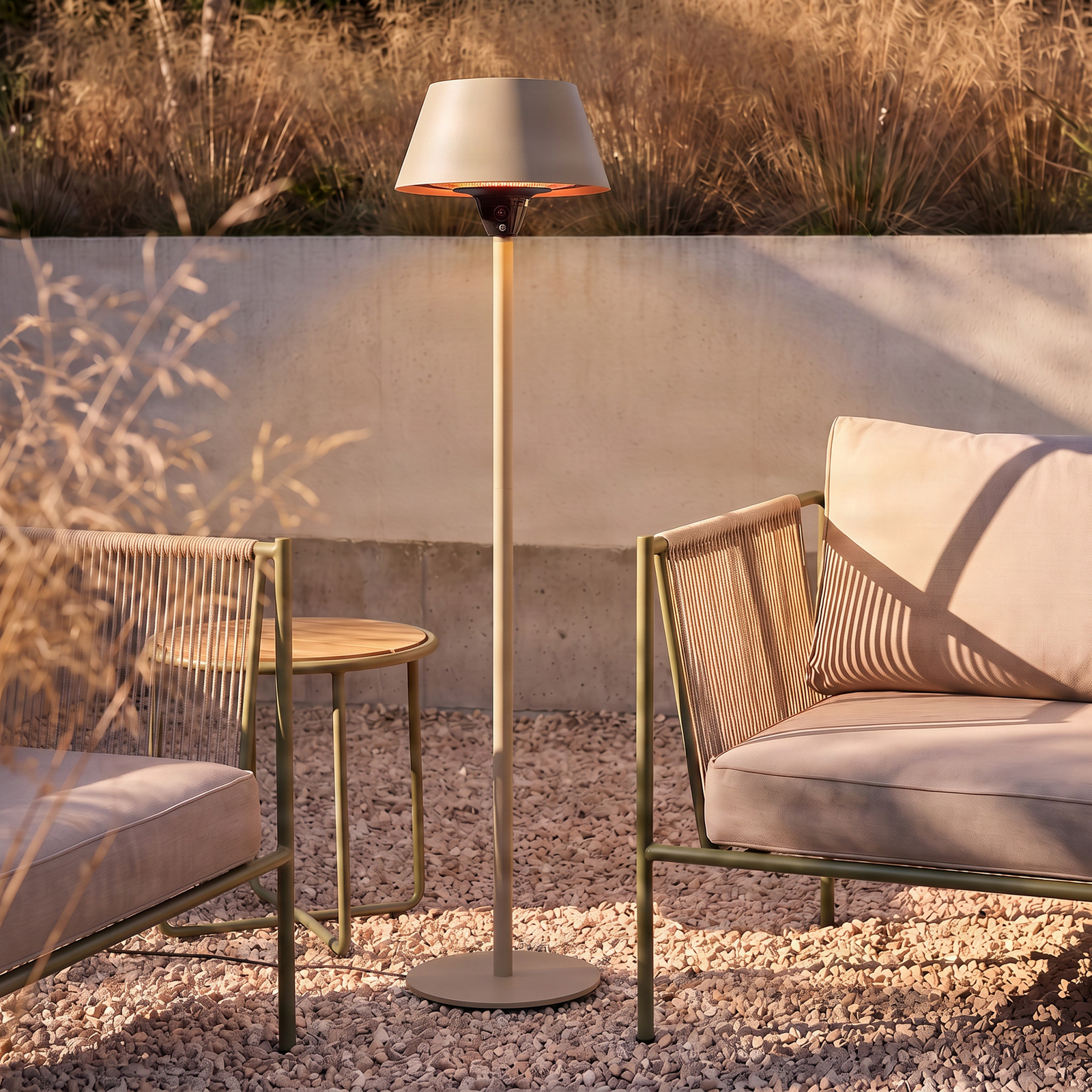 Lucande Vamio staande terrasverwarmer, beige, 210 cm, met afstandsbediening