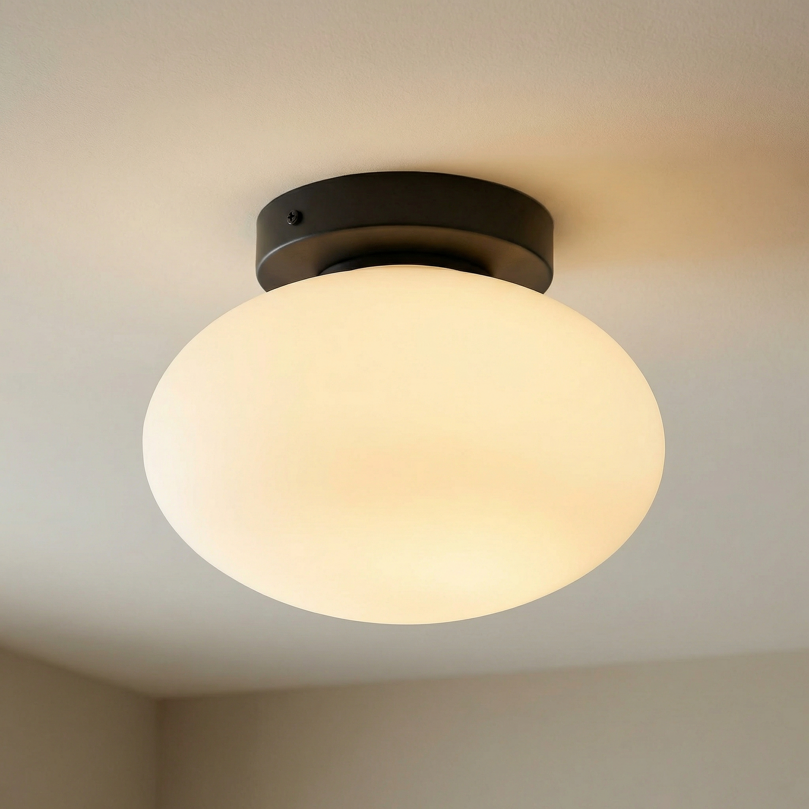 Stropné svietidlo Ufo, čierne/biele, Ø 18 cm, sklo, G9