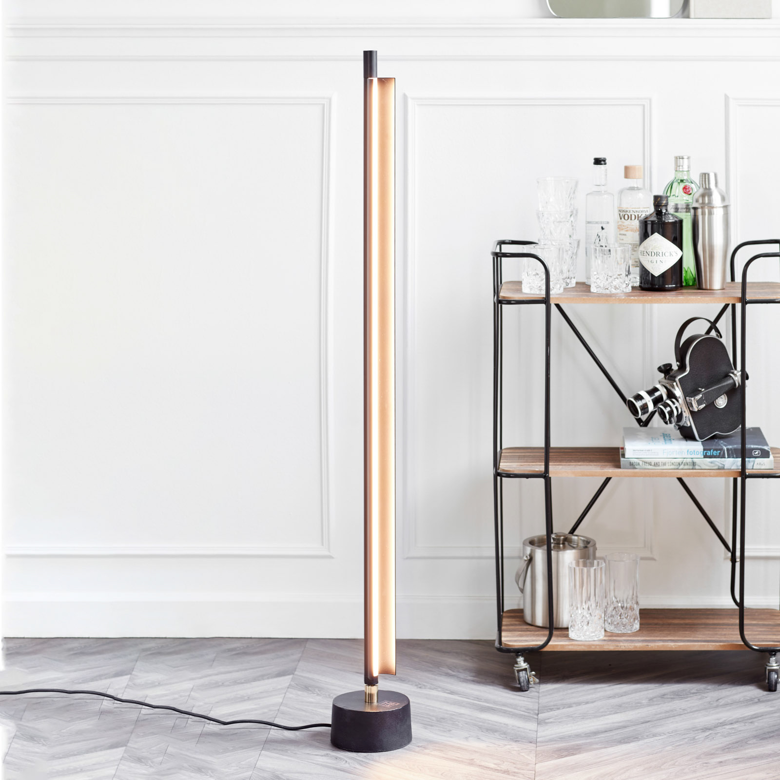 Space B - lampa stojąca LED czarna