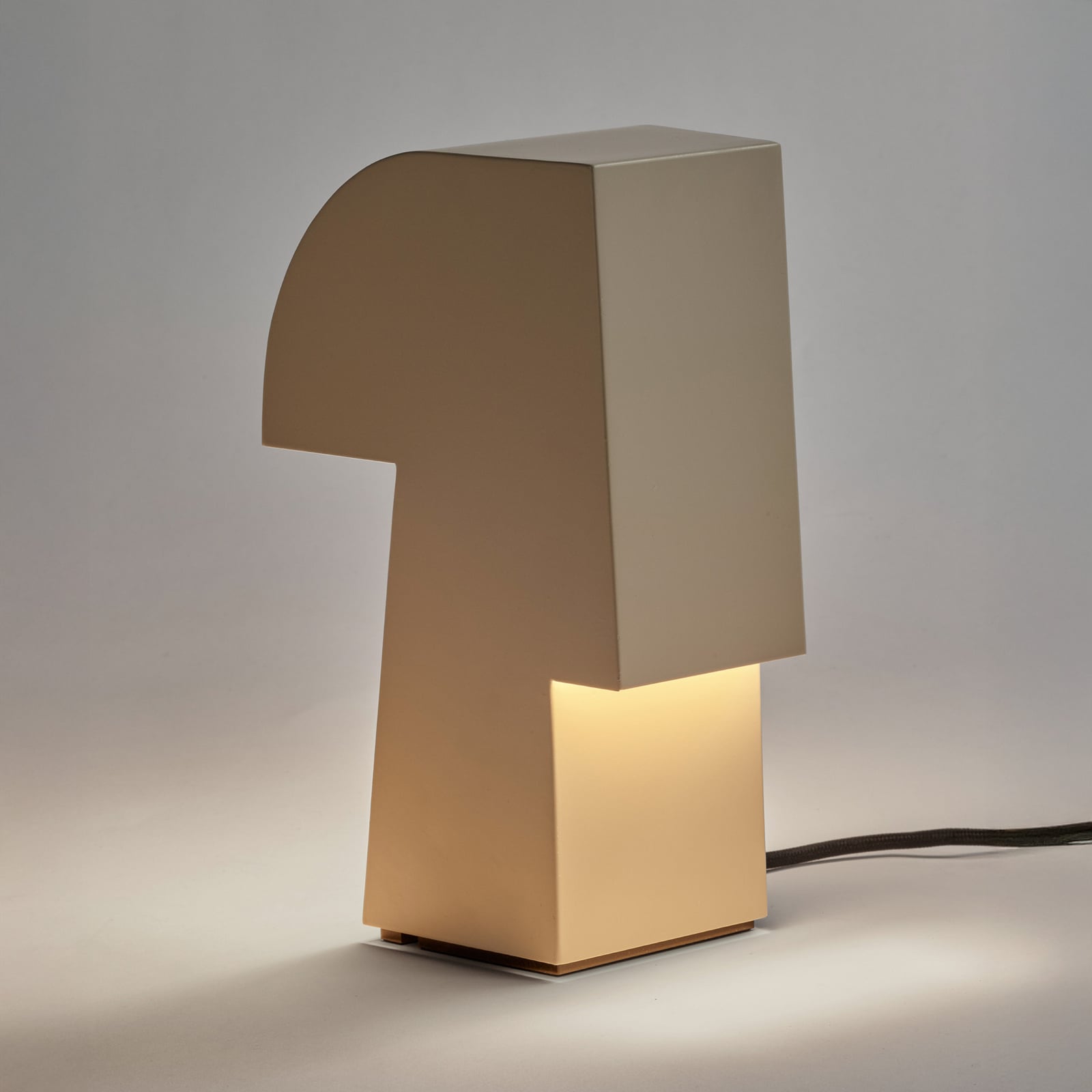 SAND NIZOU bordlampe, beige, stål, højde 27 cm, E27 – Serax SAND NIZOU bordlampe, beige, stål, højde 27 cm, E27 – Serax