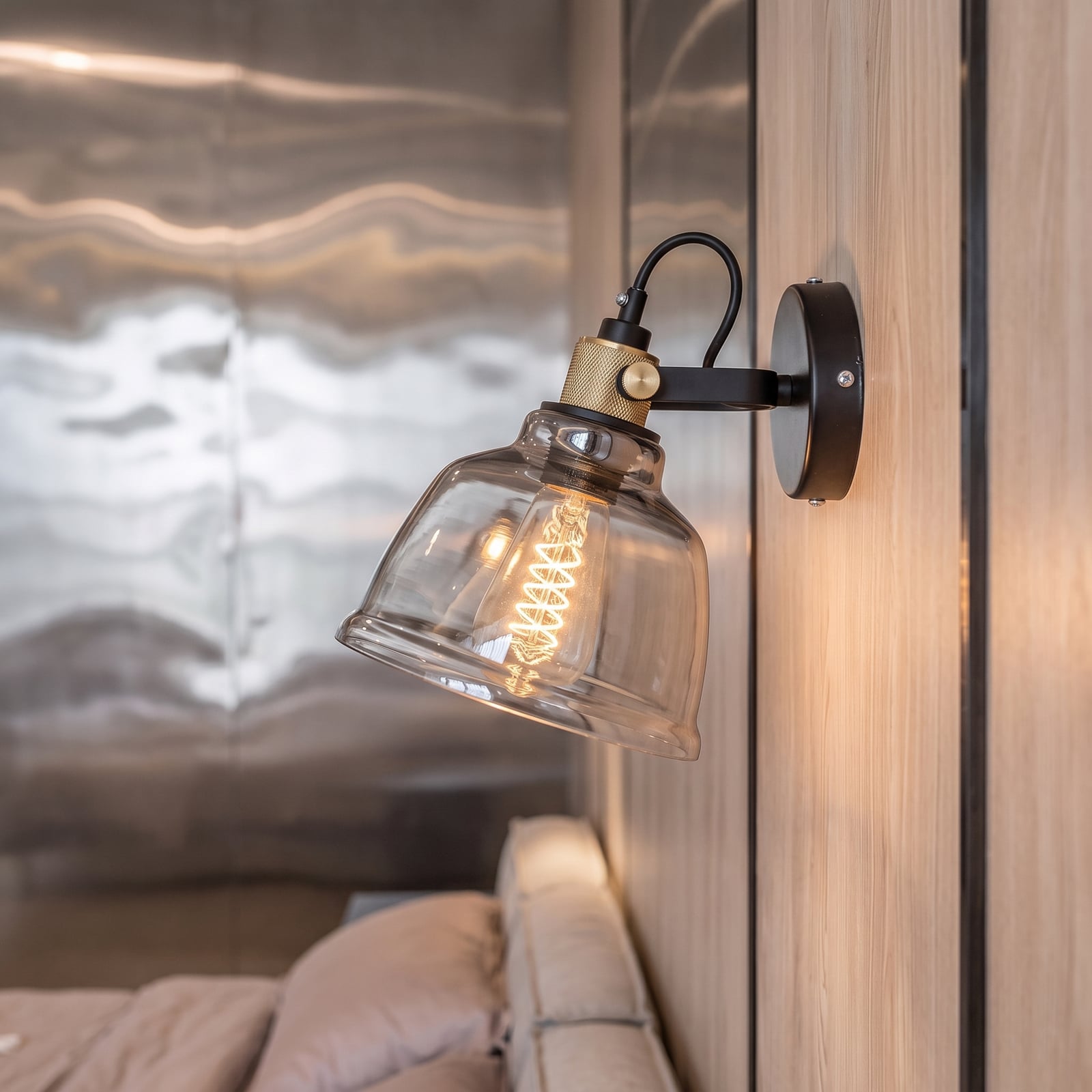 Klosz z przydymionego szkła – lampa ścienna Irving Klosz z przydymionego szkła – lampa ścienna Irving
