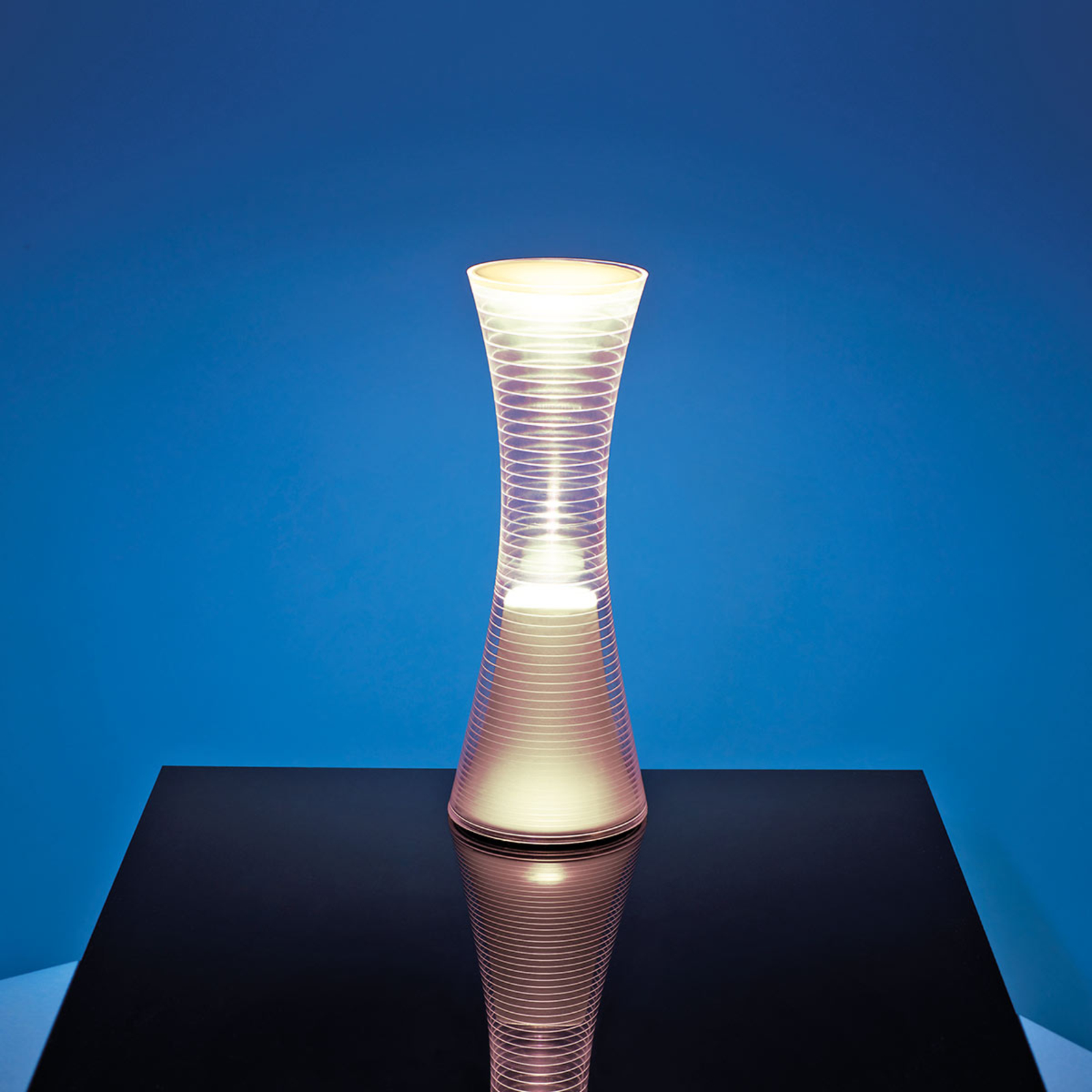 Artemide Come Together stolná LED lampa 2700 biela