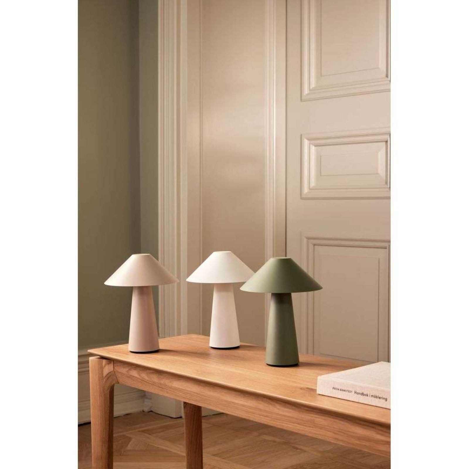 Globen Lighting Akku-Tischlampe Cannes, beige, 26 cm IP44 Globen Lighting Akku-Tischlampe Cannes, beige, 26 cm IP44