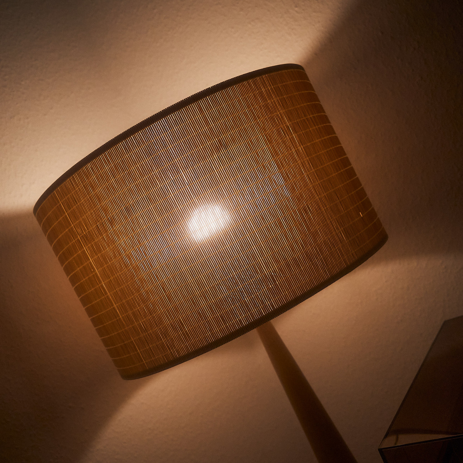 Fabrena Stehlampe, naturfarben, Bambus, Höhe 138cm - Lucande