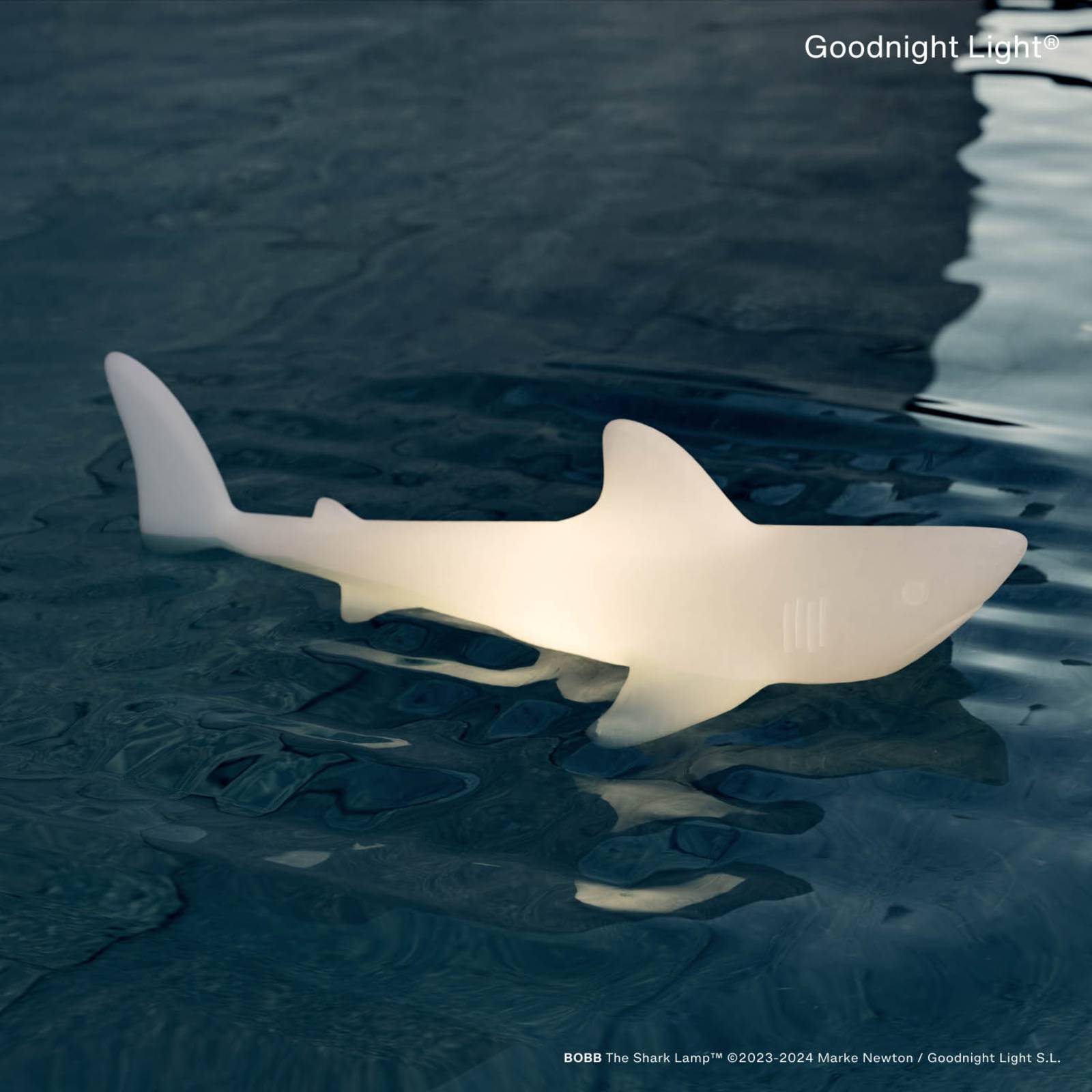 Goodnight Light Luminaire LED rechargeable BOBB the shark lamp, flottant, RGBW