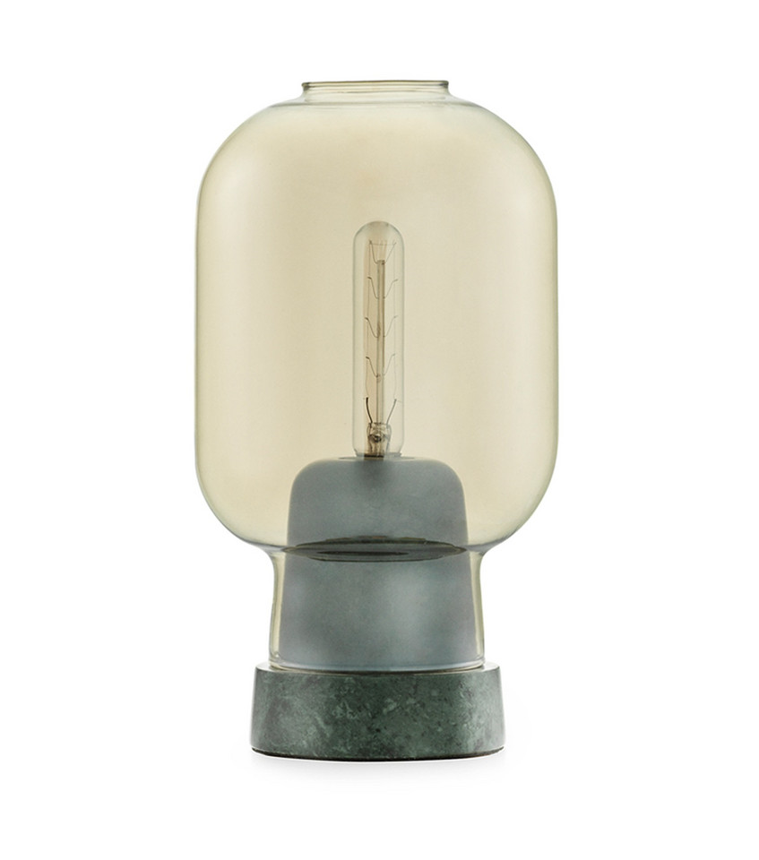 Normann Copenhagen Amp Bordslampa, guld / mässing från Normann Copenhagen