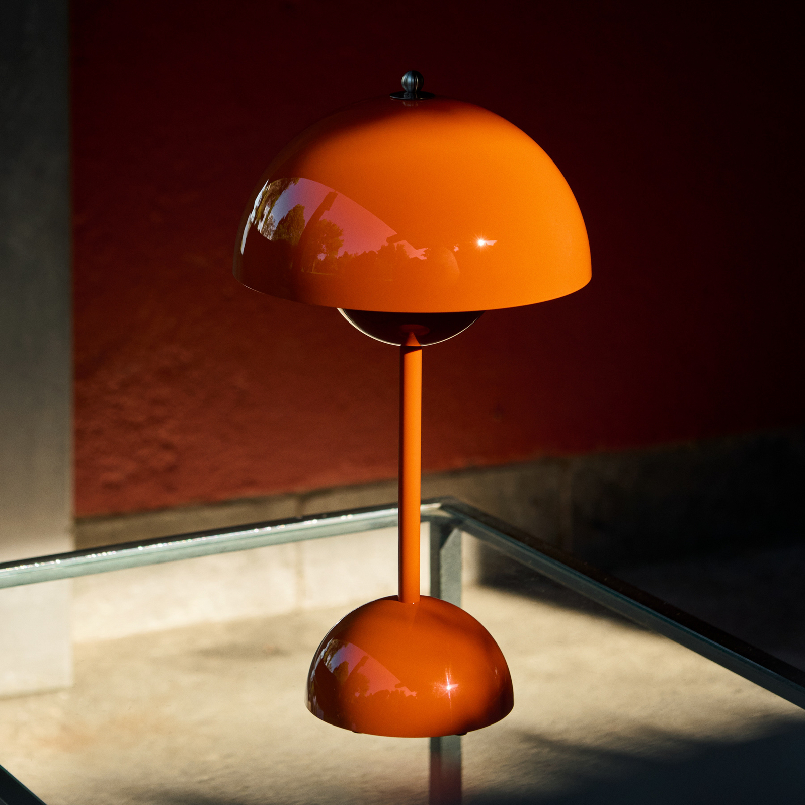 Flowerpot VP9 LED-Akku-Tischlampe, orange, IP44 - &TRADITION Flowerpot VP9 LED-Akku-Tischlampe, orange, IP44 - &TRADITION