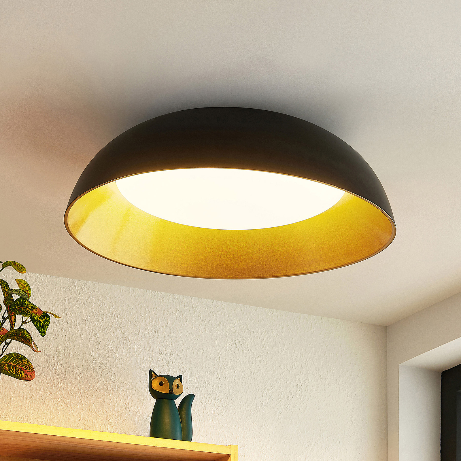 Lindby Juliven LED plafondlamp, zwart-goud