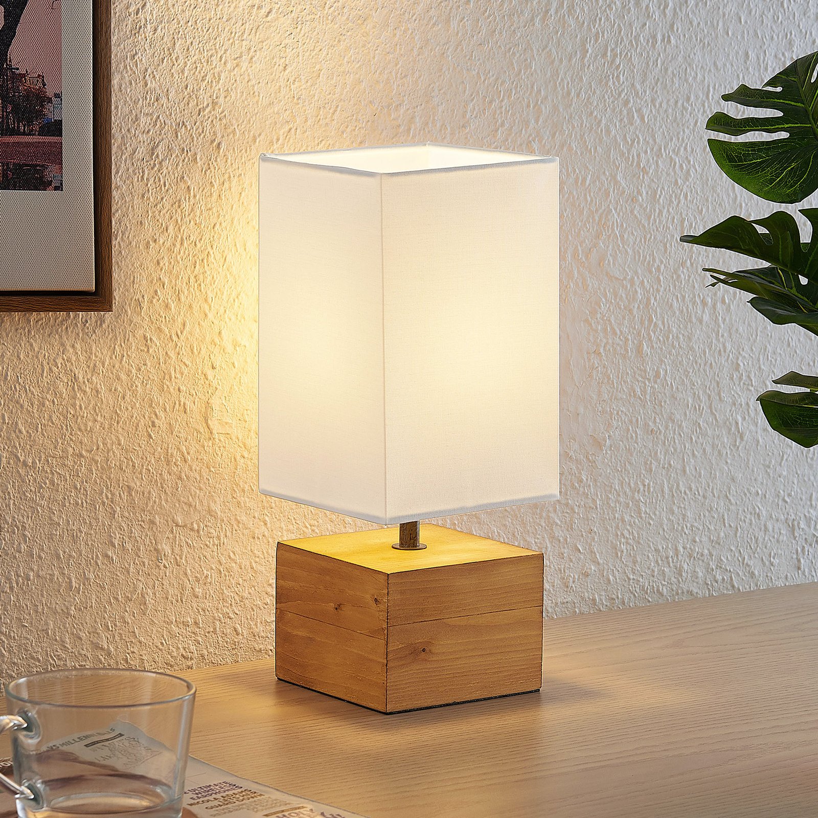 Lindby Arbin bordslampa med träfot, kvadratisk