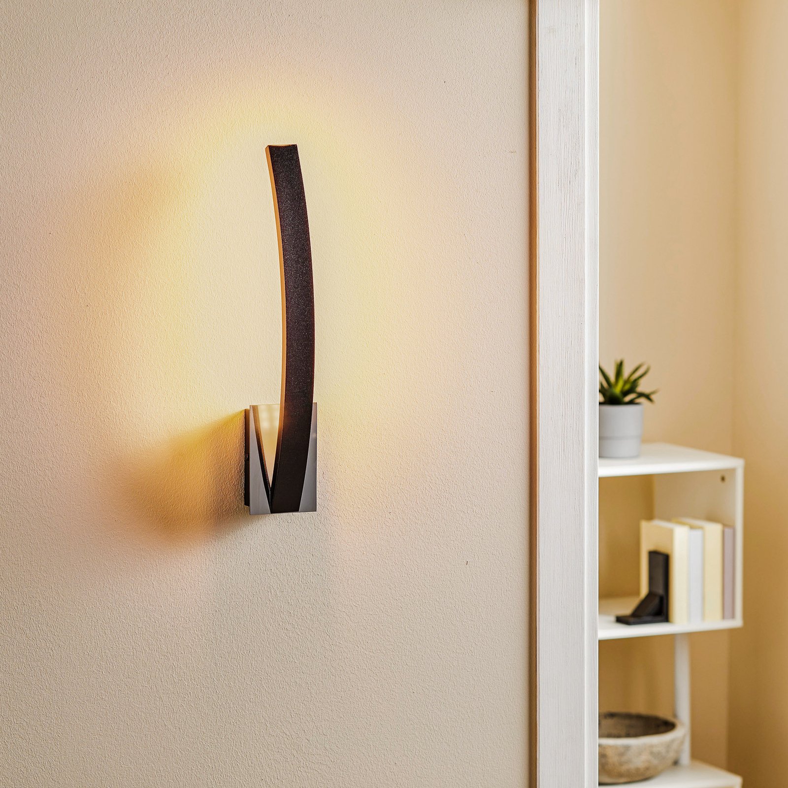 Umbra LED wall light indirect black