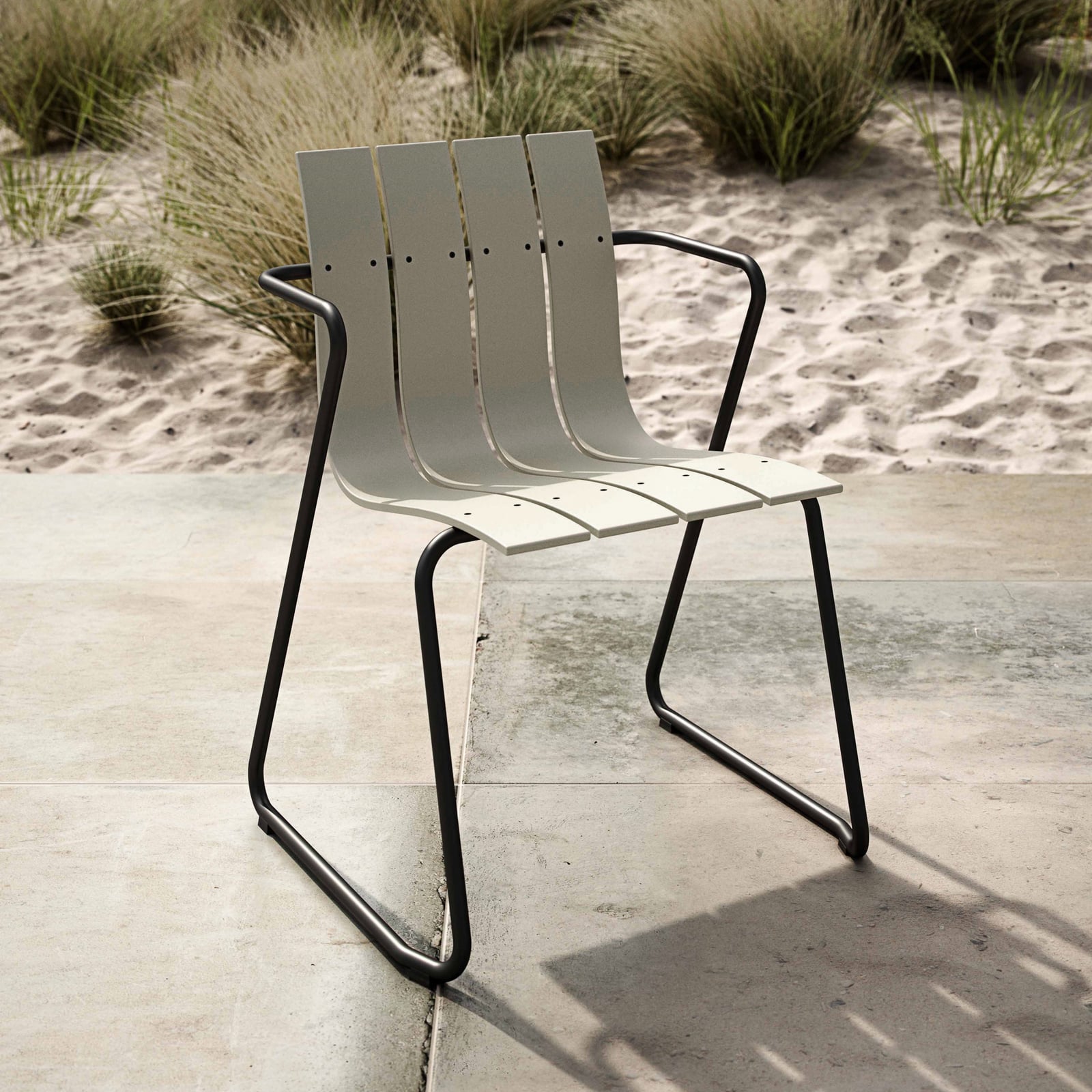 Chaise OCEAN, couleur sable, plastique, hauteur 81 cm - Mater