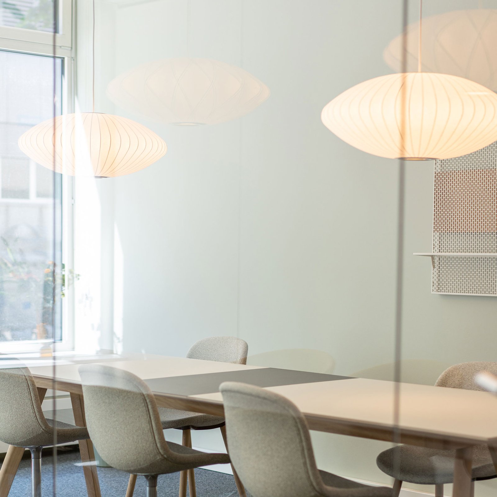 Nelson Saucer Bubble Pendant M Off-White - Herman Miller