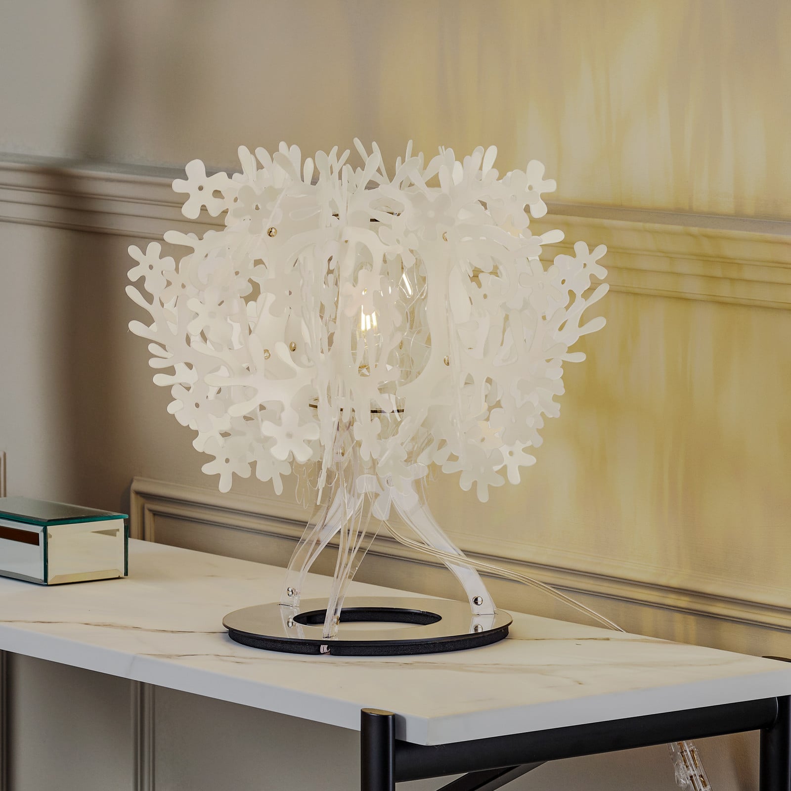 Fiorellina Bordlampe Hvid FIORELLA Slamp - Stue - Design - Plastik - Med skærm