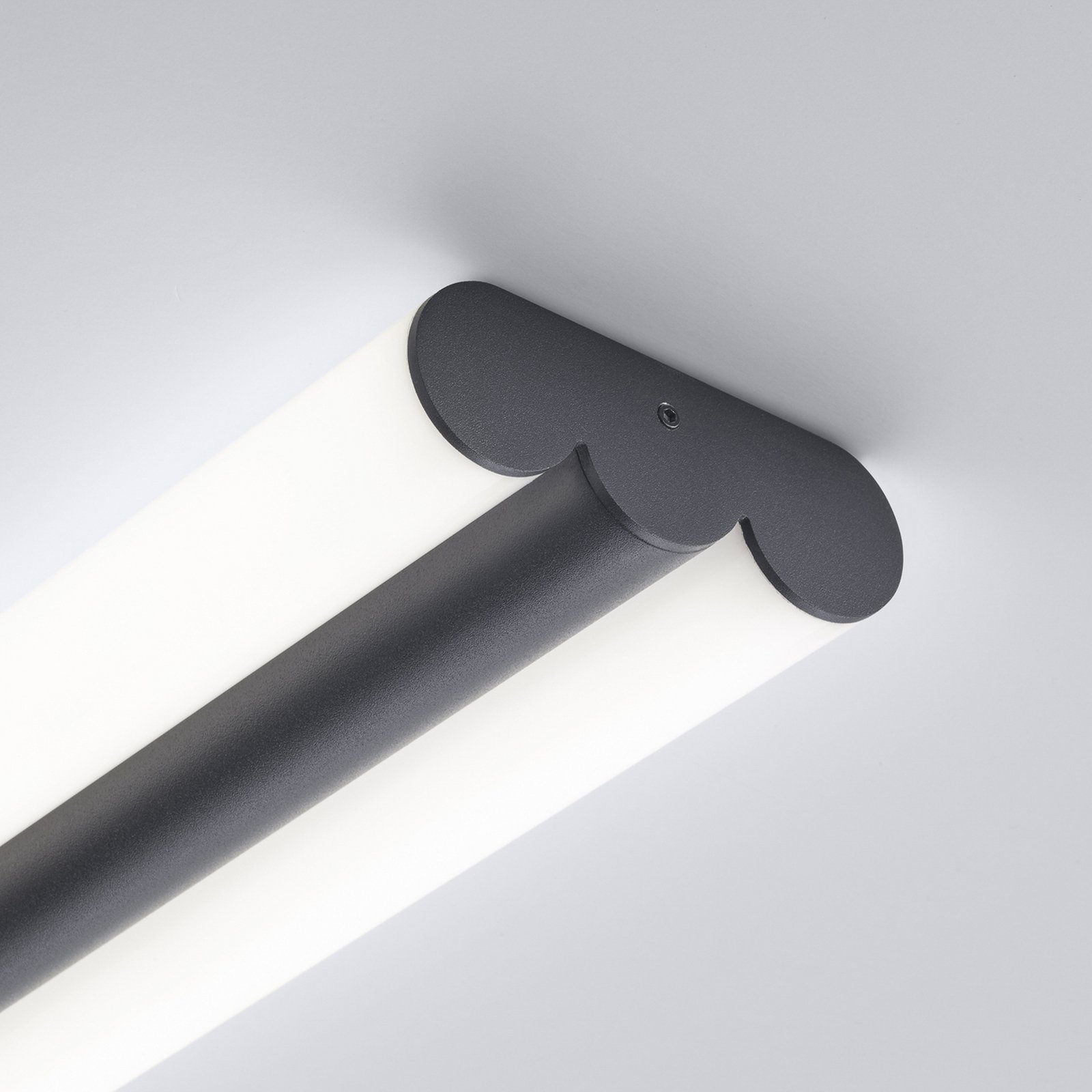 Helestra LED mirror lamp LOOM, length 90 cm, black, IP44
