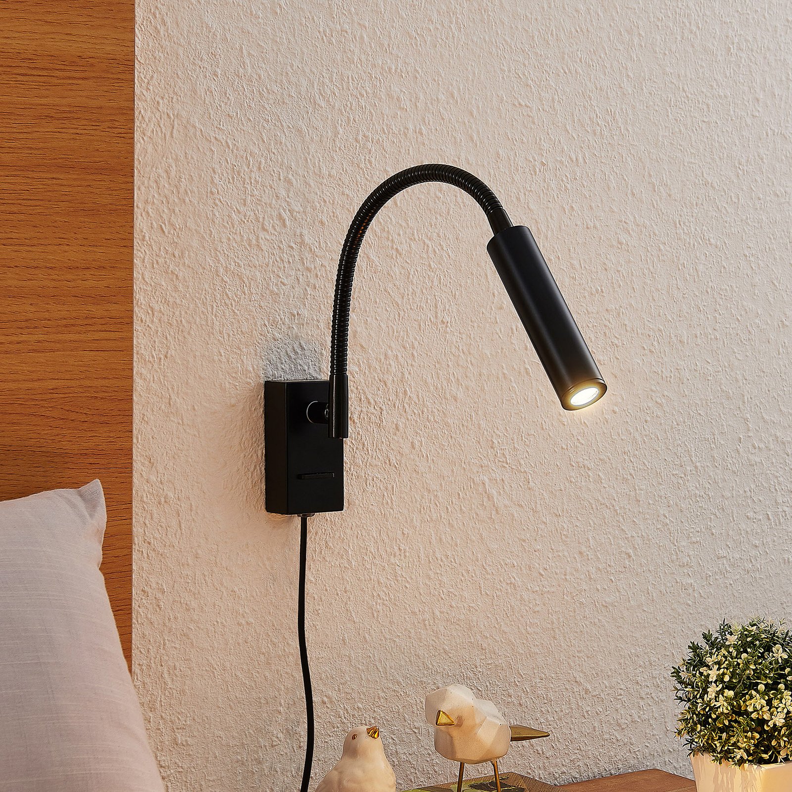 Lucande Anaella LED nástěnné světlo, černé, 47 cm