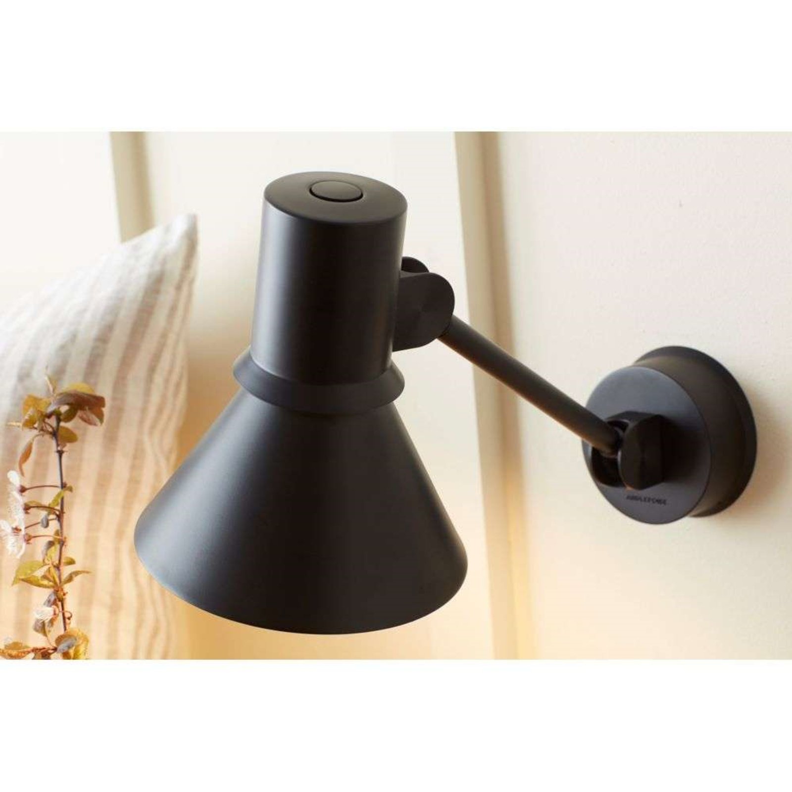 Type 80™ W2 Candeeiro de Parede HW Matt Black - Anglepoise