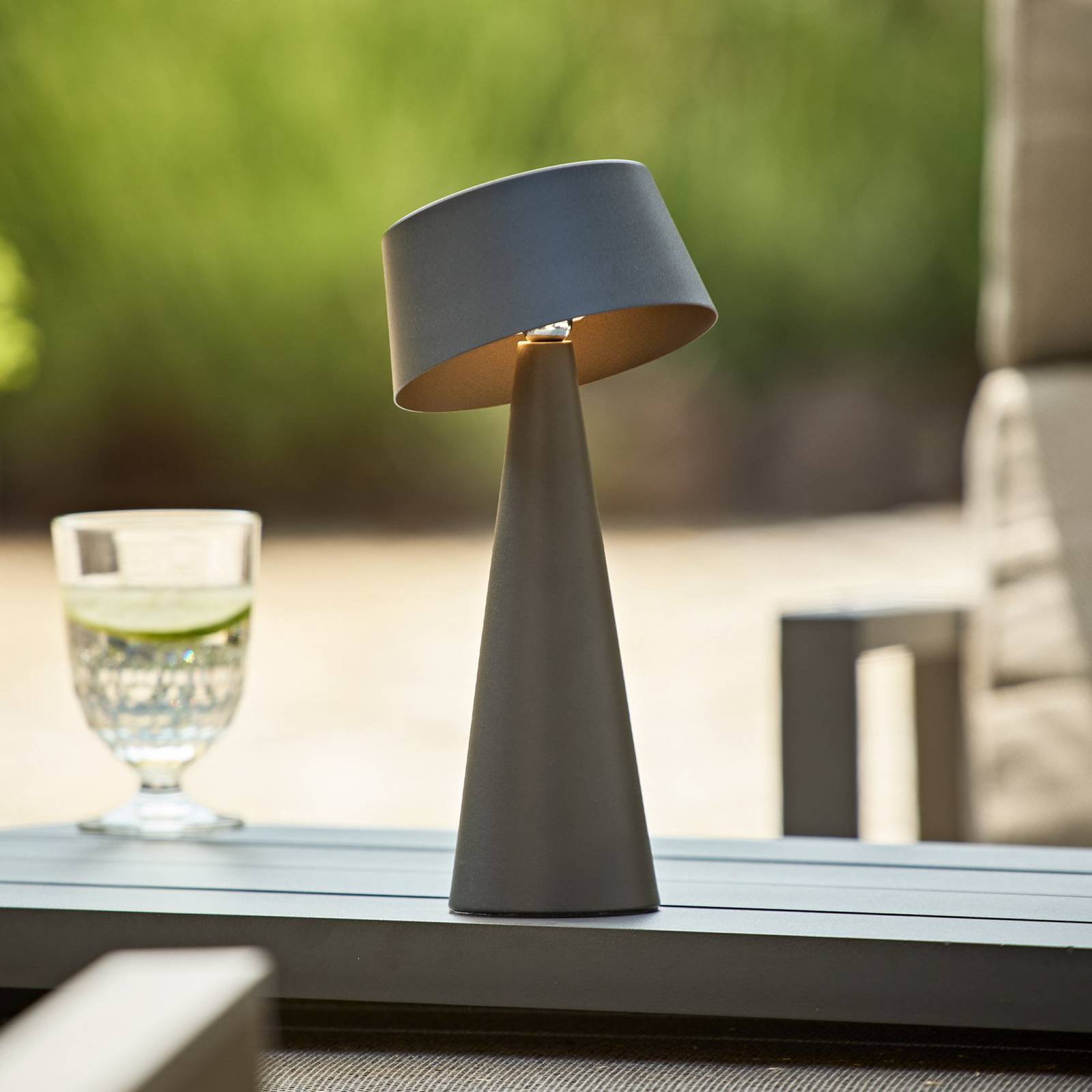 LED-Akku-Tischleuchte Solino, graphit, Solar/USB, 26 cm IP44 günstig online kaufen