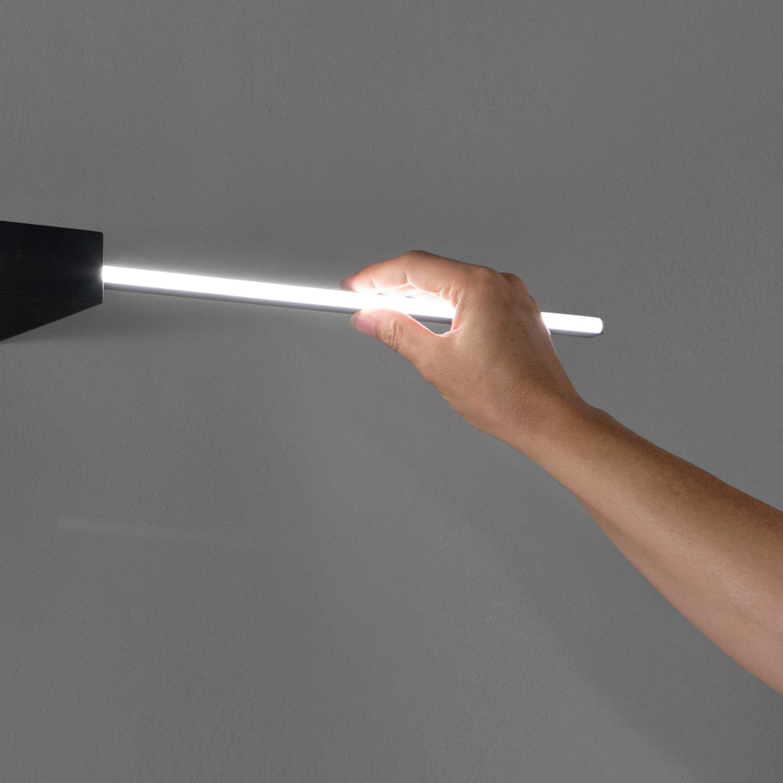 Ideal Lux LED-Wandlampe Theo schwarz, Breite 75 cm Aluminium