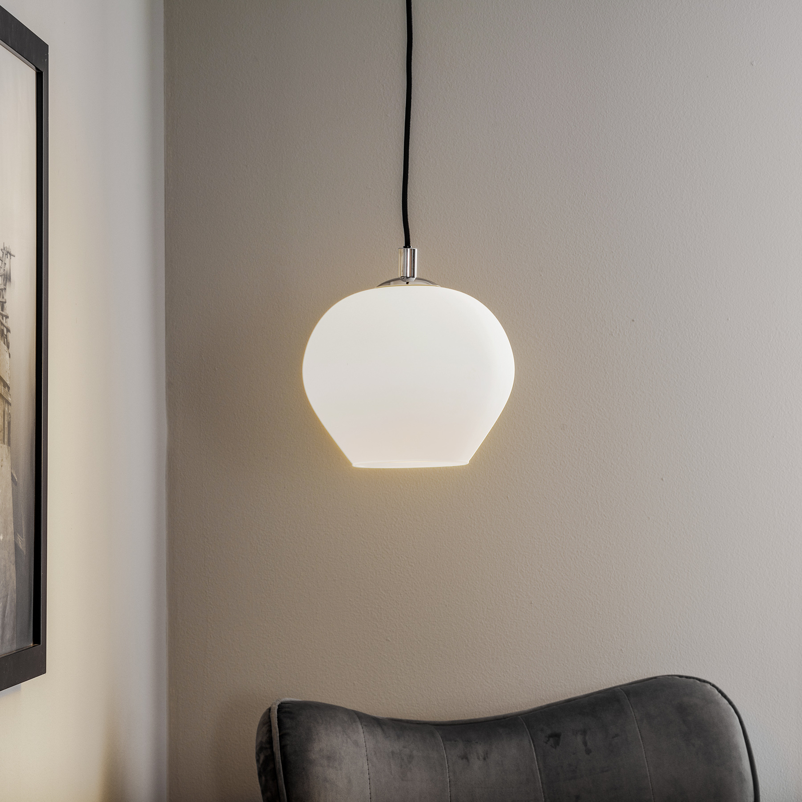 Lampa wisząca Kaja z kulą szklaną opal, Ø 20 cm